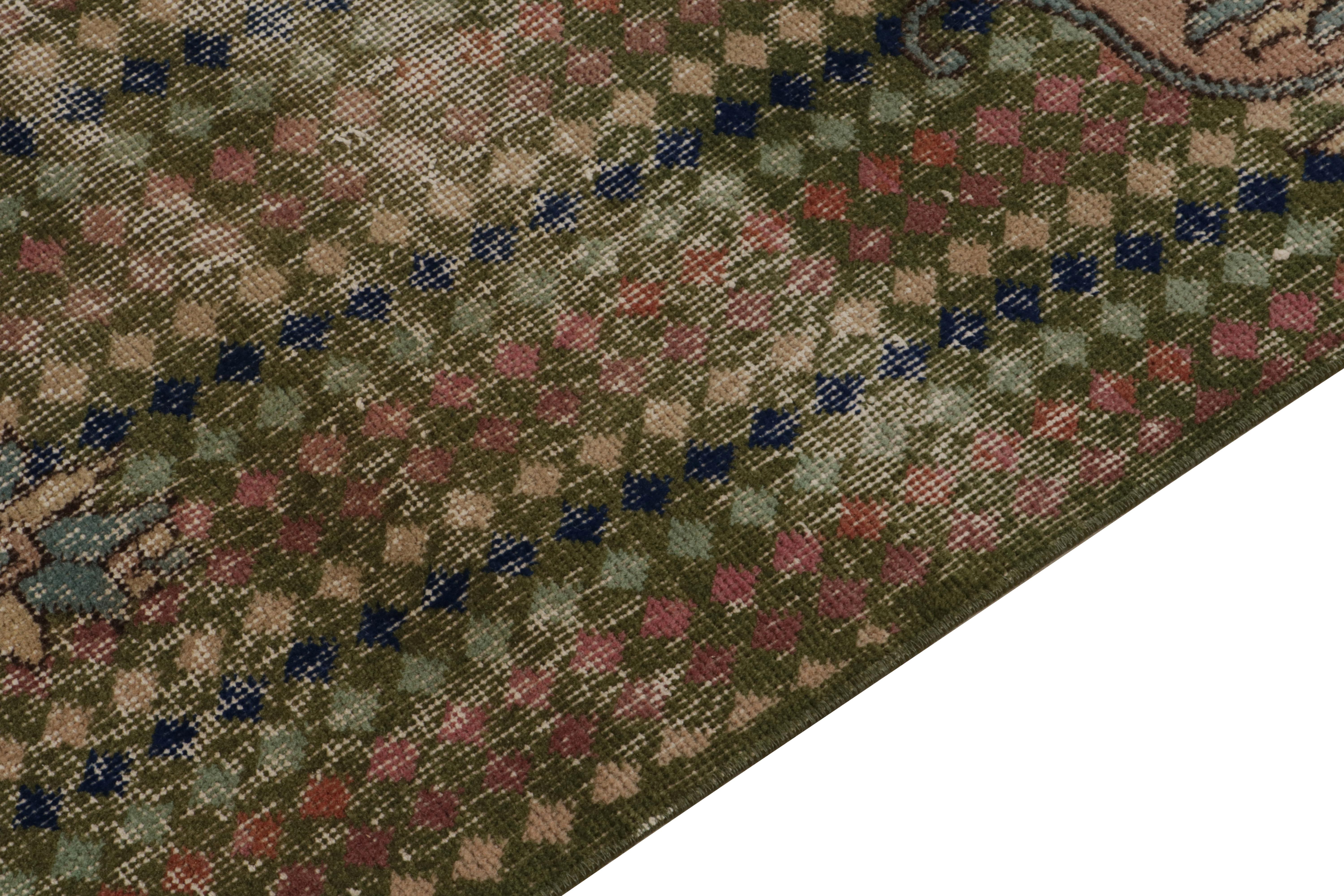 Vintage-Deko-Teppich aus den 1960er Jahren in Grün mit mehrfarbigen geometrischen Mustern von Teppich & Kelim (Handgeknüpft) im Angebot
