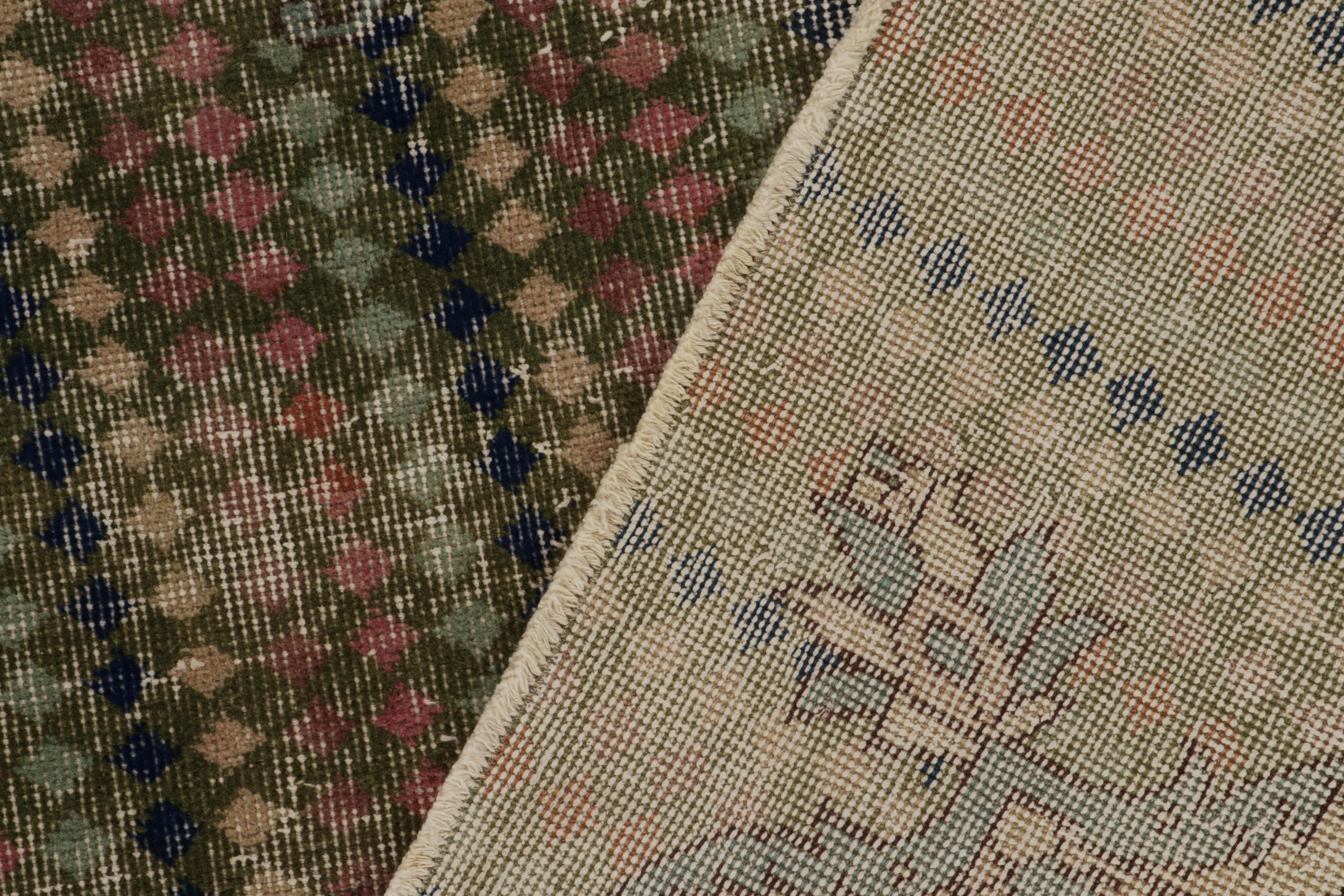 Vintage-Deko-Teppich aus den 1960er Jahren in Grün mit mehrfarbigen geometrischen Mustern von Teppich & Kelim (Mitte des 20. Jahrhunderts) im Angebot