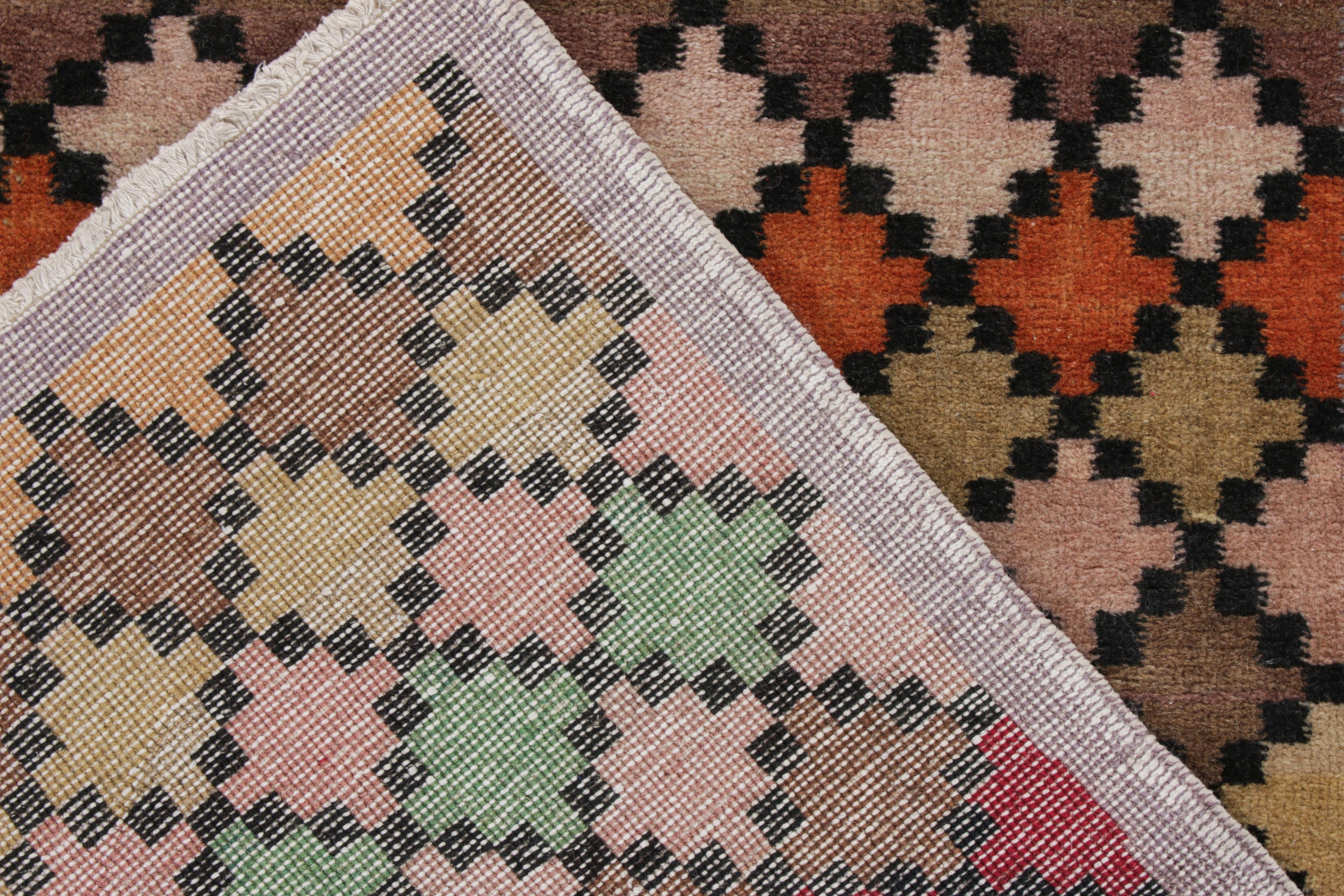 1960er Jahre Vintage Deko-Teppich in mehrfarbigem, geometrischem Muster von Teppich & Kelim (Handgeknüpft) im Angebot