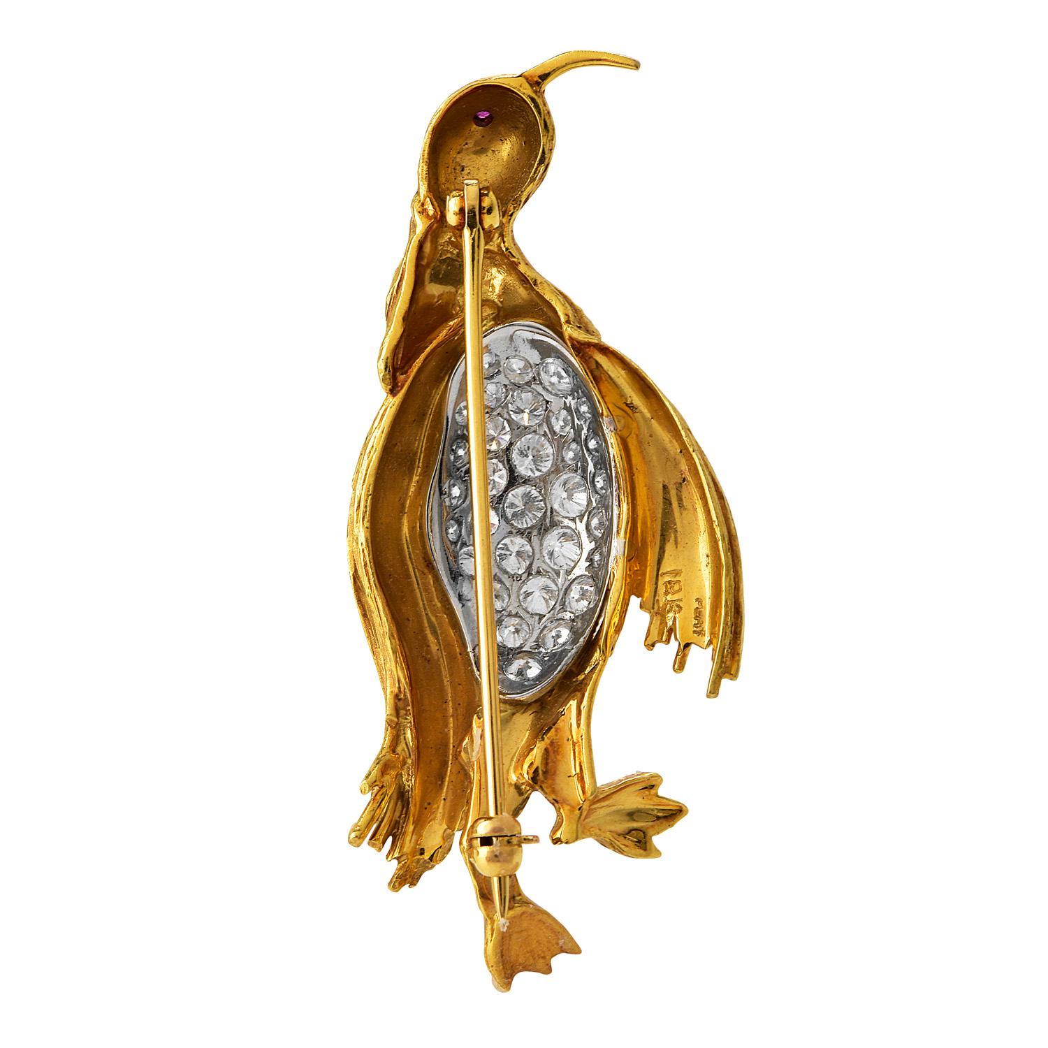1960's Vintage Diamond 18K Gold Platinum Penguin Pin Brooch In Excellent Condition In Miami, FL