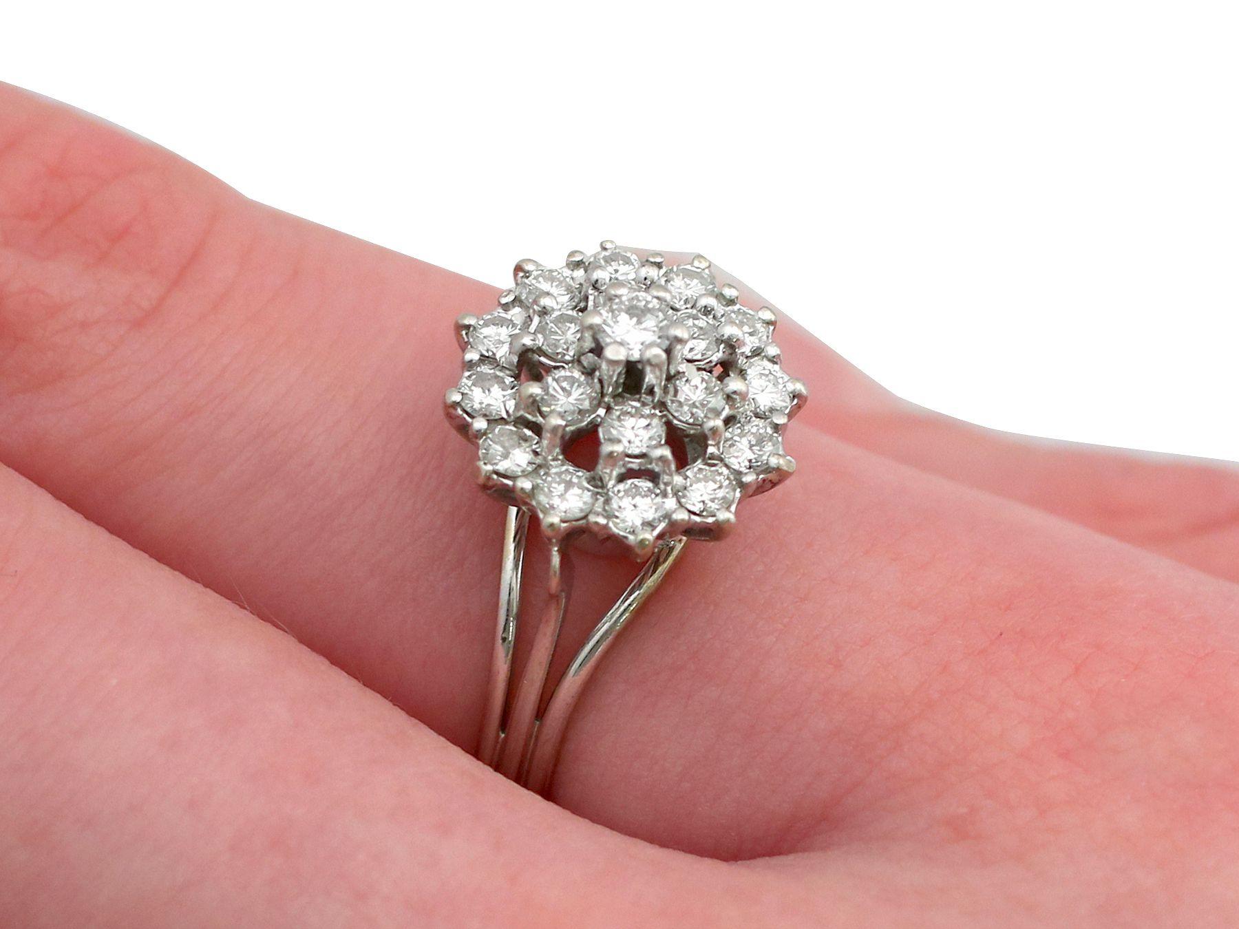 Vintage 1960s Diamond and White Gold Cluster Ring In Excellent Condition For Sale In Jesmond, Newcastle Upon Tyne