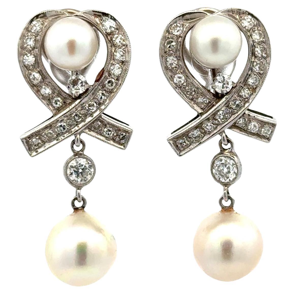 1960's Vintage Diamant & Perle 14 Karat Weißgold Drop Lever-Back-Ohrringe im Angebot