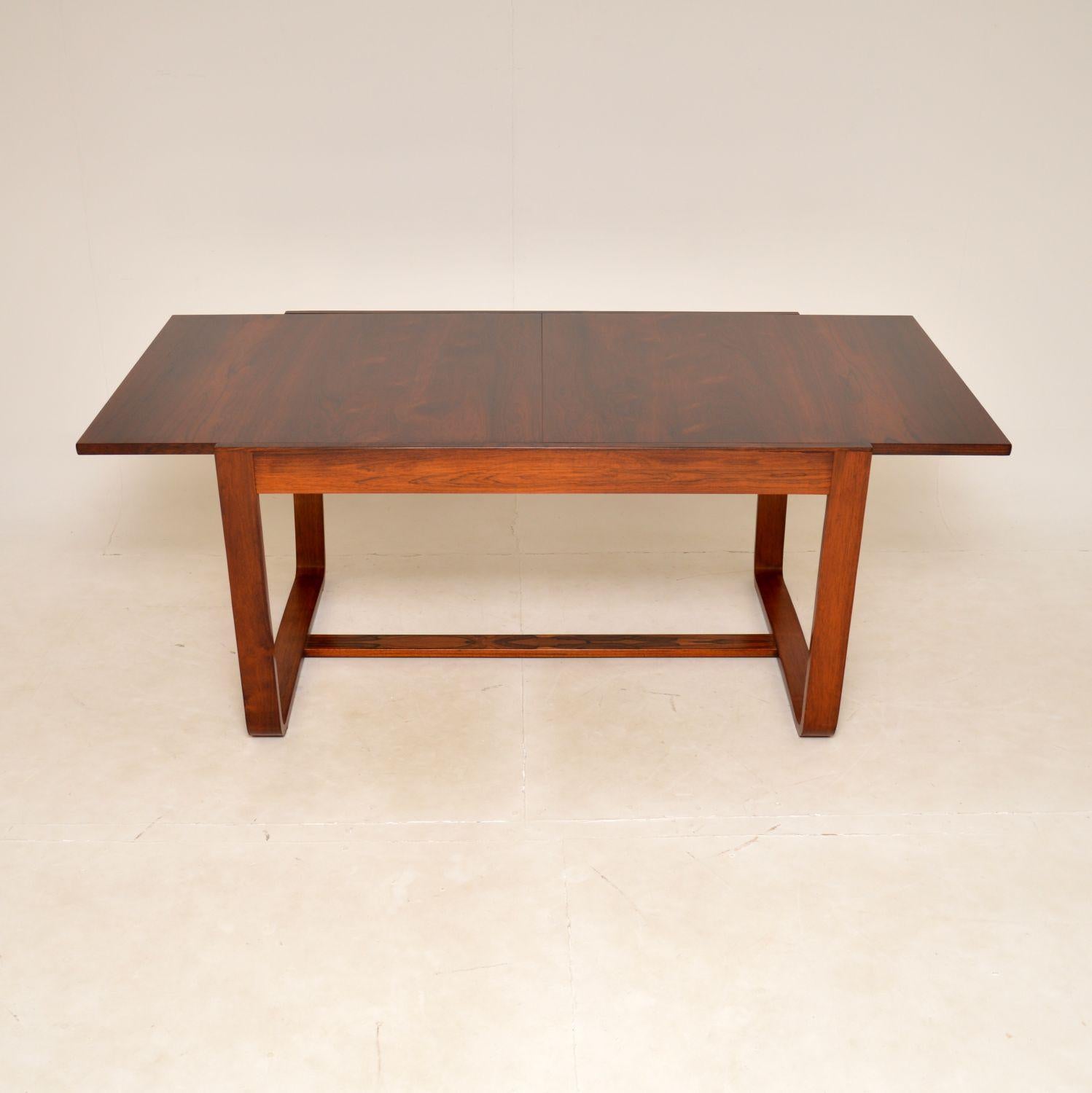 A beautiful and very stylish vintage dining table. This was designed by Gunther Hoffstead for Uniflex, it was made in England in the 1960’s.

This is of outstanding quality, it has a fantastic design with bentwood U shaped legs. There are stunning