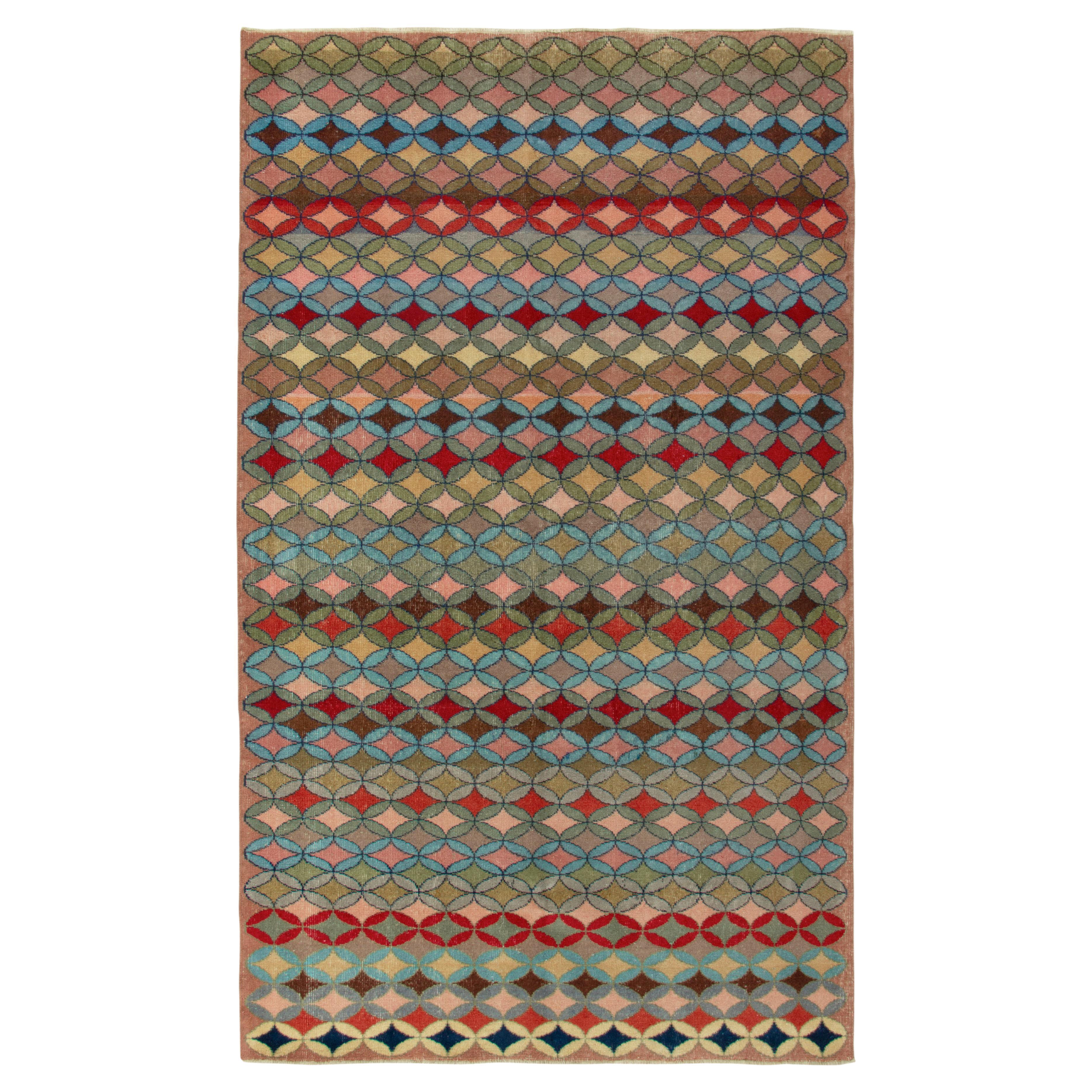 1960er Jahre Vintage Distressed Deco-Teppich in mehrfarbigem geometrischem Muster von Teppich & Kelim
