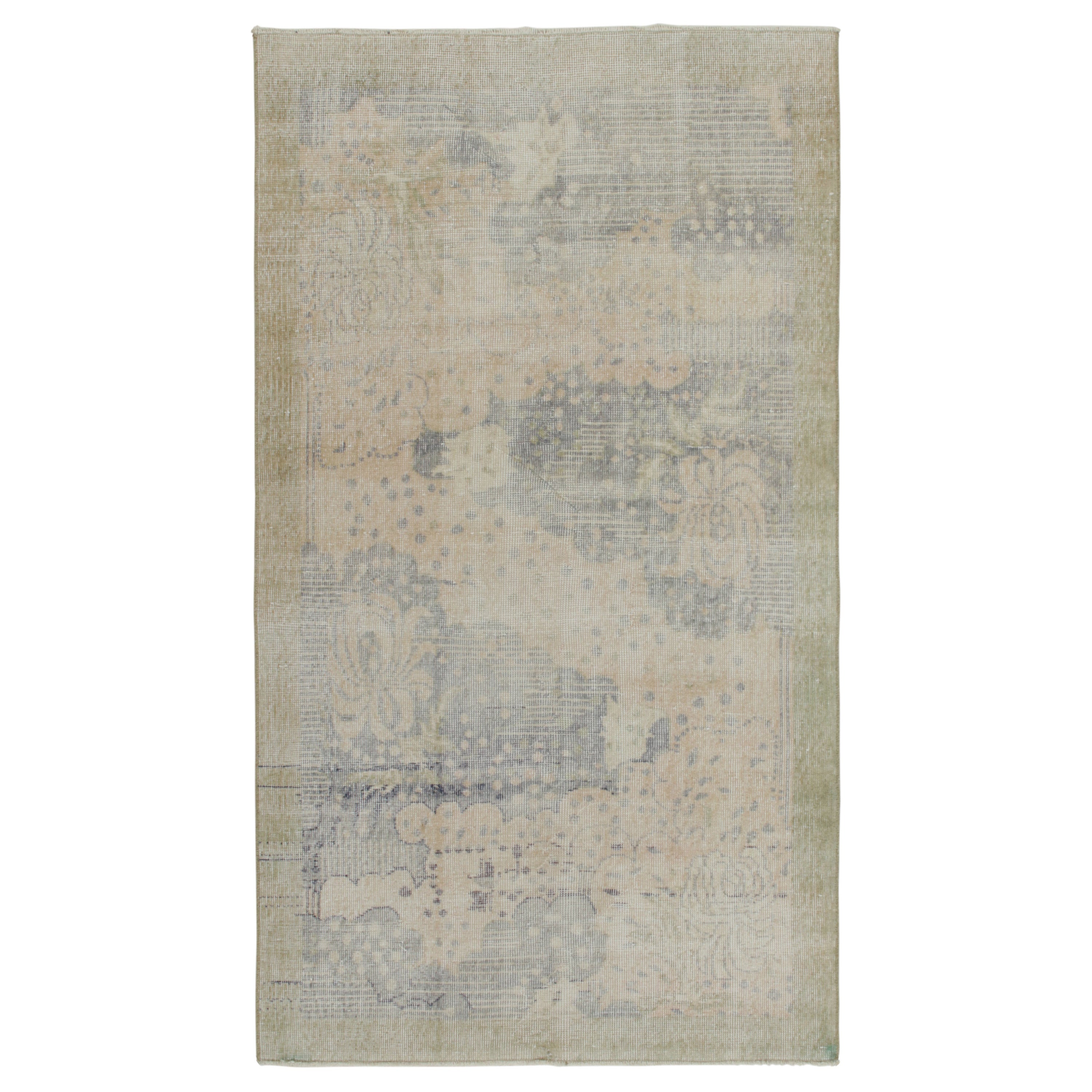 1960er Jahre Vintage Distressed Teppich in Blau, Grün und Beige mit abstrakten Mustern im Angebot