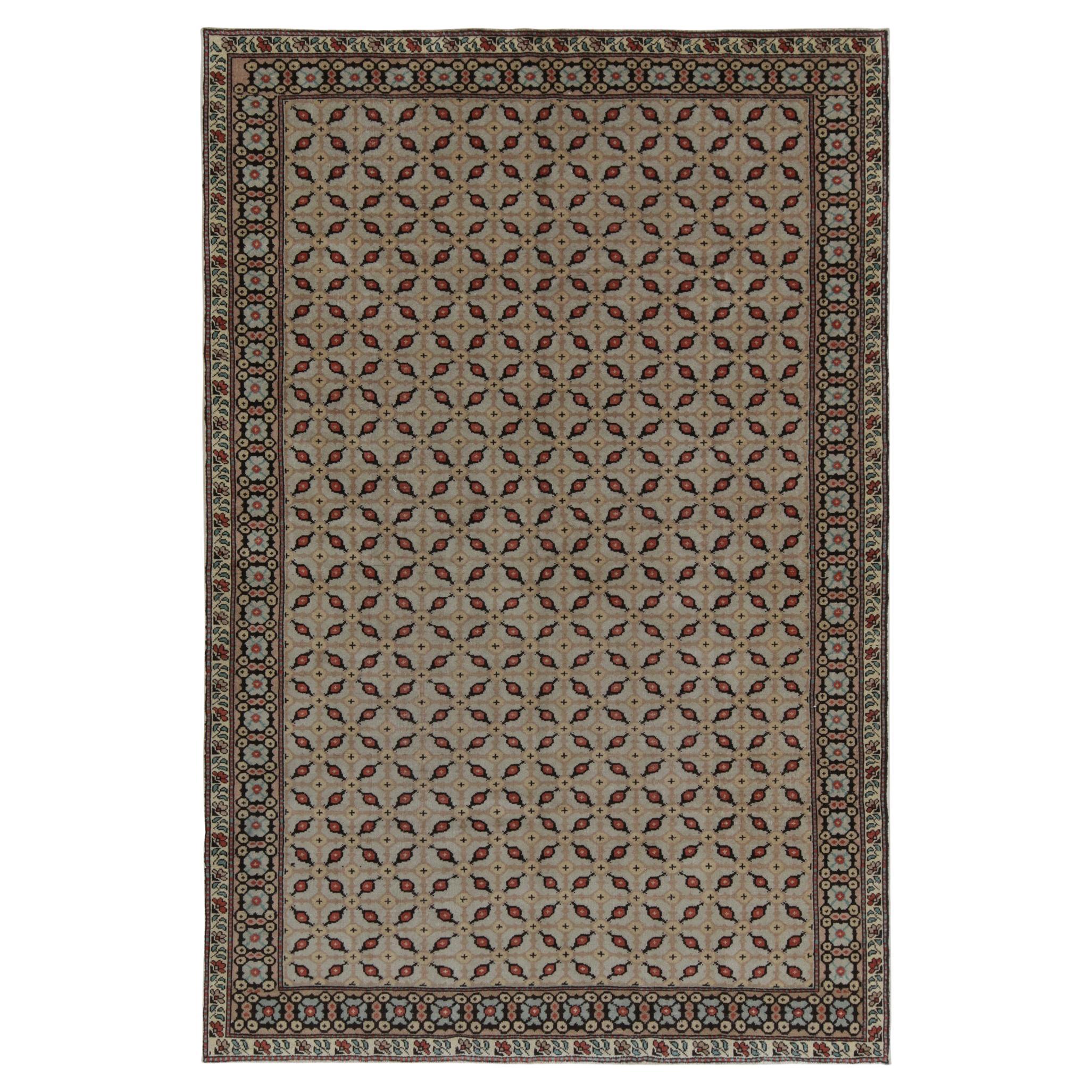 Tapis vintage en mauvais état des années 1960 à motif géométrique beige-marron de Rug & Kilim