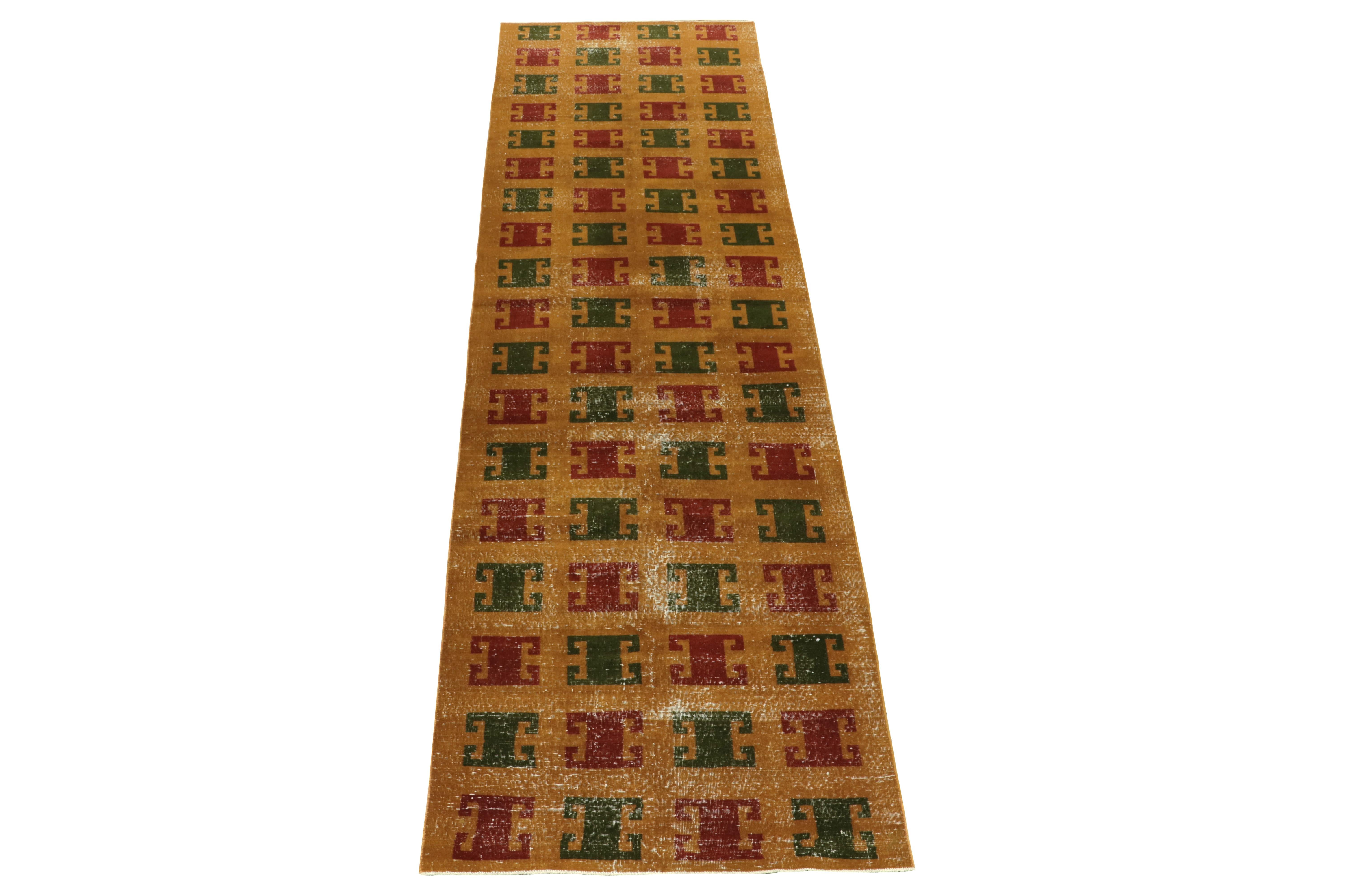 Hand-knotted in wool from Turkey circa 1960-1970, a vintage mid-century modern rug joining Rug & Kilim’s mid-century Pasha Collection. 

Commemorating rare works of a multidisciplinary Turkish artist of the period, this 4x14 carpet exemplifies the