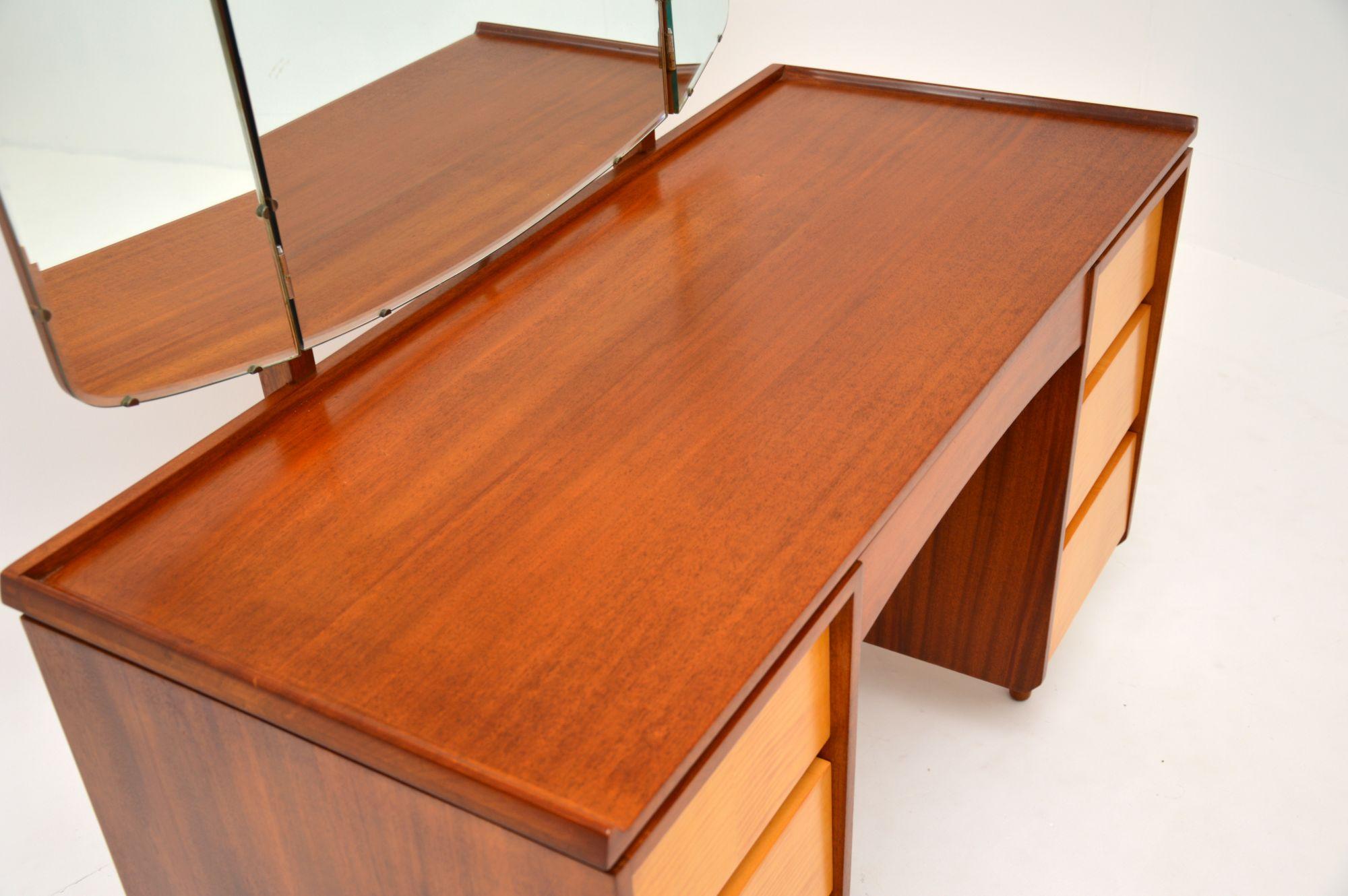 1960's Vintage Dressing Table in Sycamore & Walnut 1