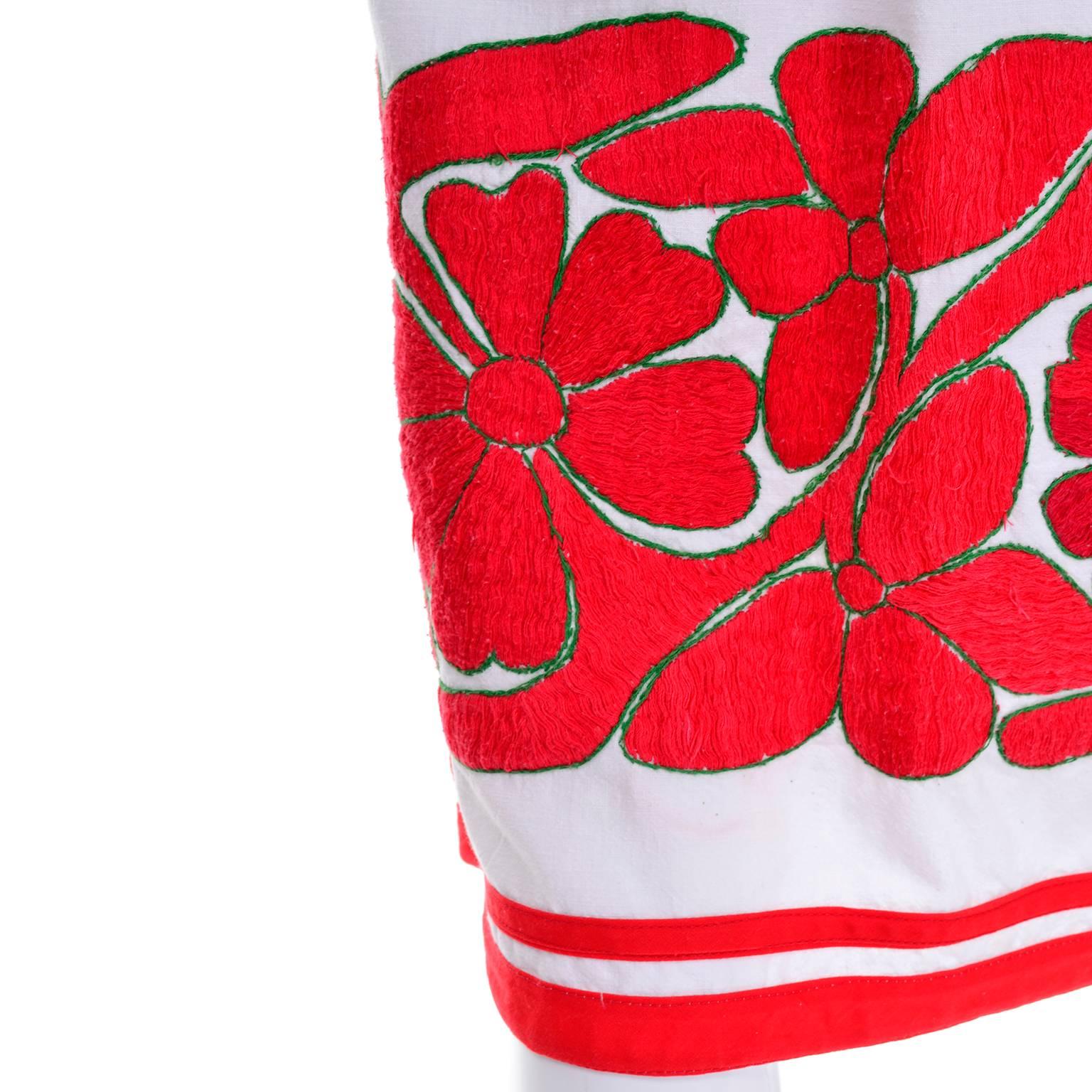 Besticktes Mittelamerikanisches Kleid mit roten Vögeln aus der Nachlass-Kollektion der 1960er Jahre im Angebot 1