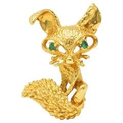1960's Retro Emerald 18 Karat Yellow Gold Modernist Animal Fox Brooch
