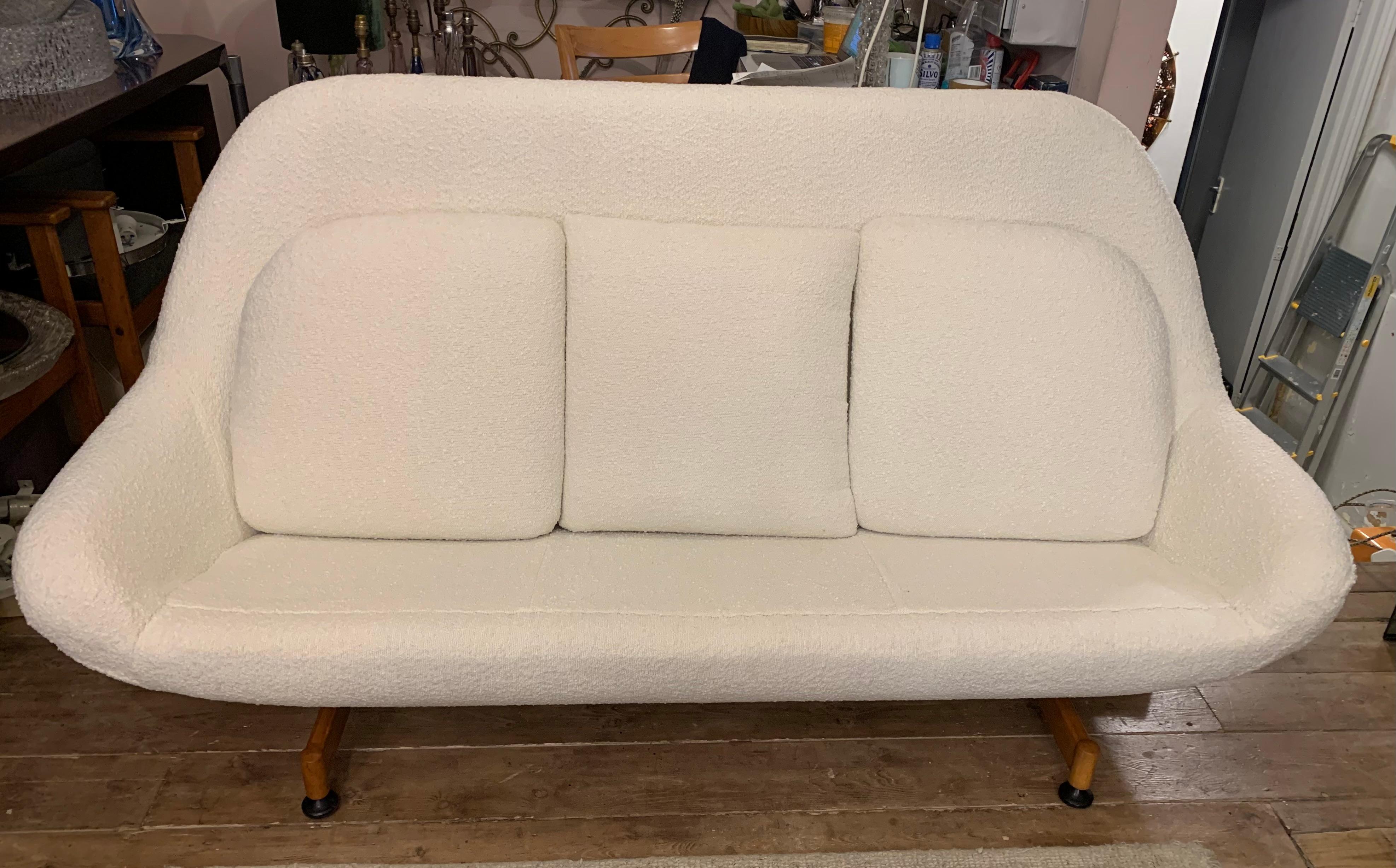 Mid-Century Modern 1960s Vintage English Greaves and Thomas 'Egg' Sofa in White Boucle Fabric