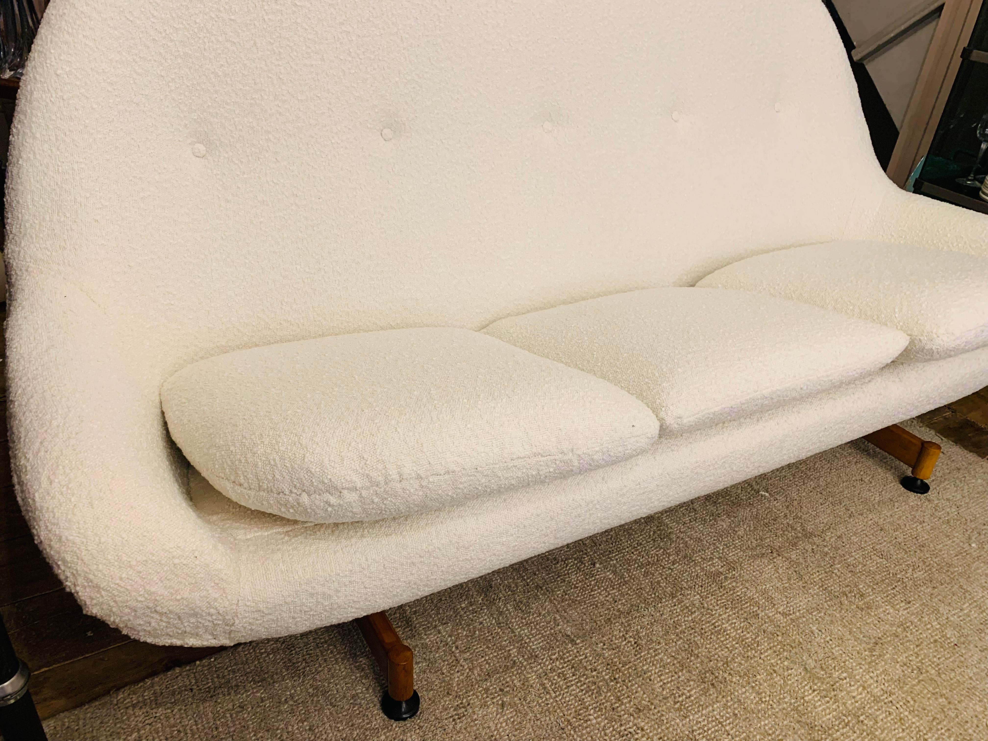 20th Century 1960s Vintage English Greaves and Thomas 'Egg' Sofa in White Boucle Fabric