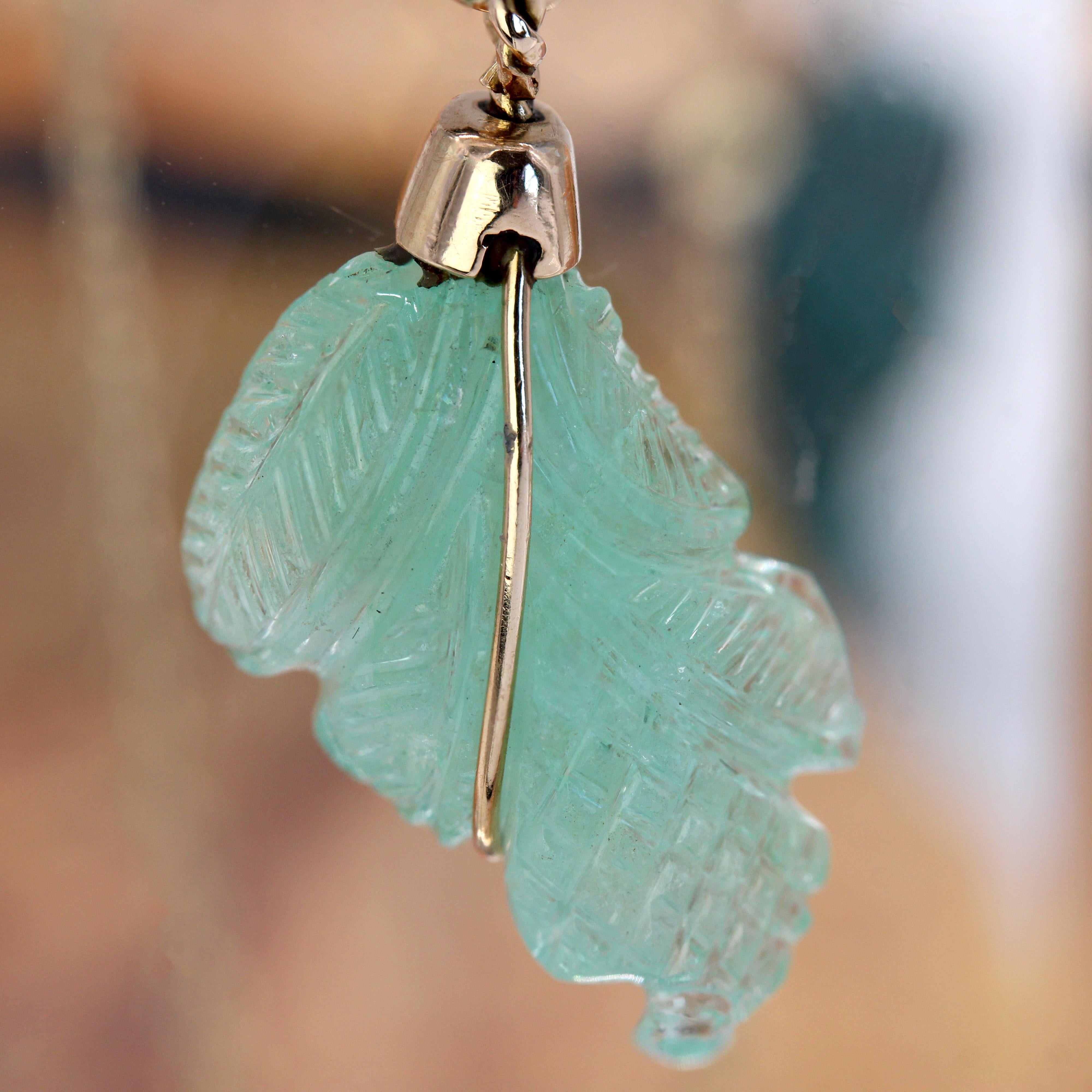 Ciondolo in oro 18 carati con smeraldo inciso, anni '60. in vendita 6