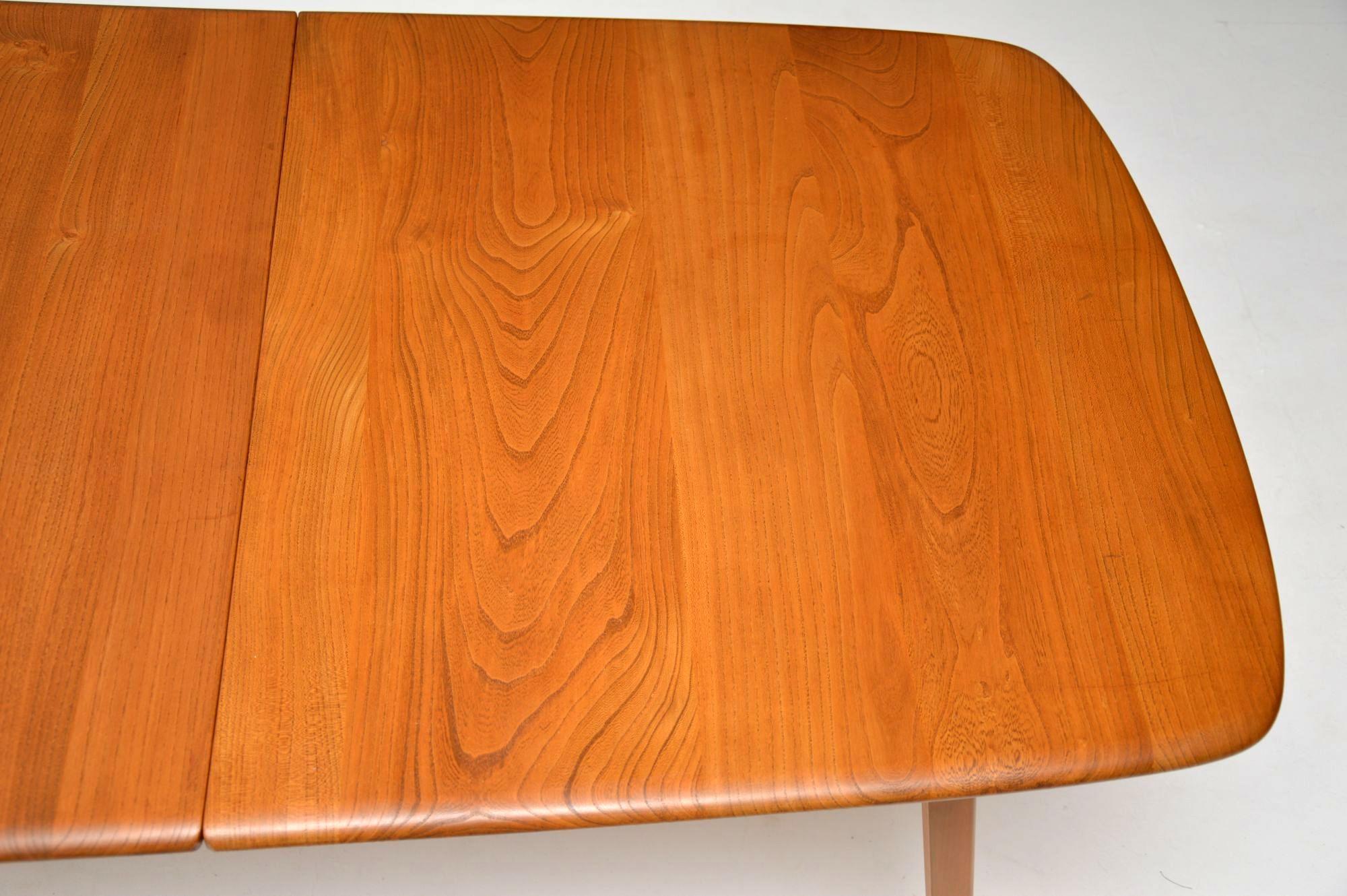 1960s Vintage Ercol Grand Windsor Dining Table in Solid Elm In Good Condition In London, GB