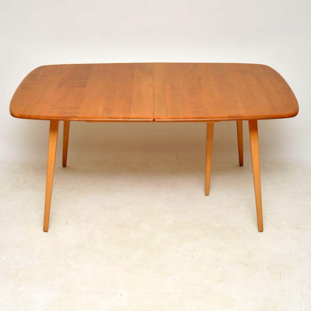 A stunning and top quality dining suite by Ercol, this dates from circa 1960s-1970s. It’s a beautiful blonde color, all is in superb condition with only some extremely minor wear here and there. The elm grain patterns are stunning throughout, all