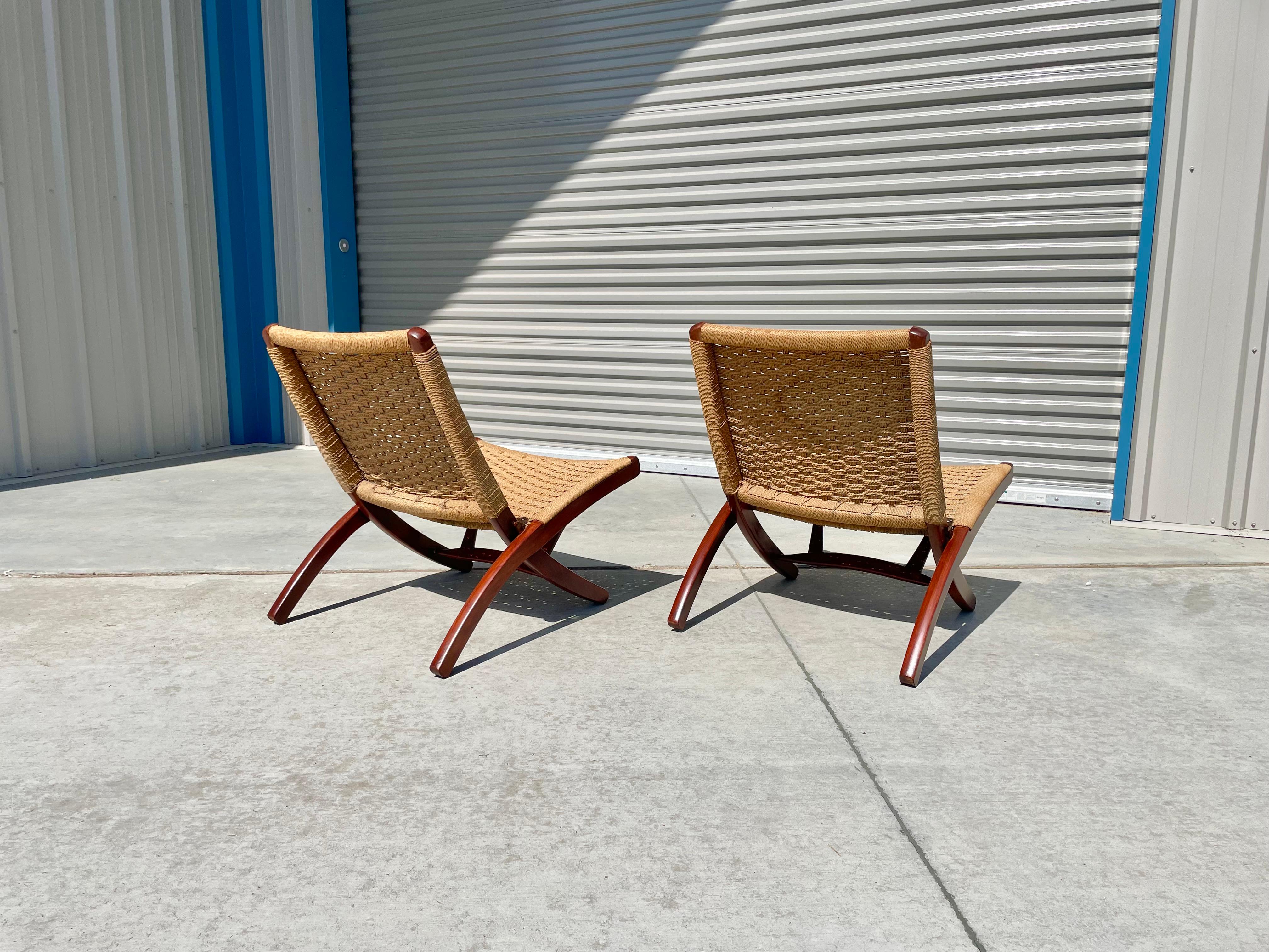 American 1960s Vintage Folding Rope Lounge Chairs Styled After Hans Wegner For Sale