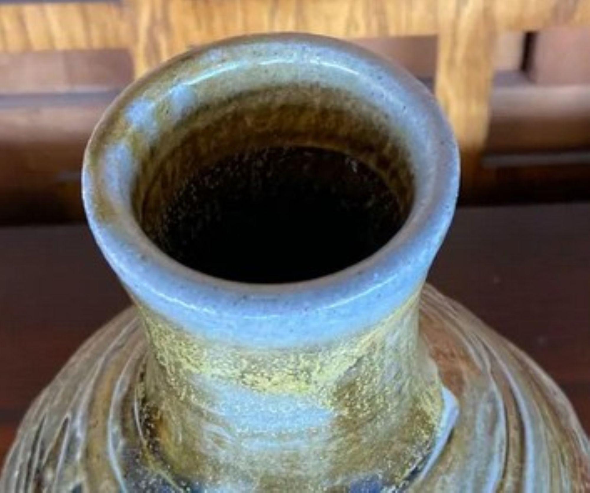 1960's Vintage Folk Art Studio Pottery Bud Vase im Angebot 2