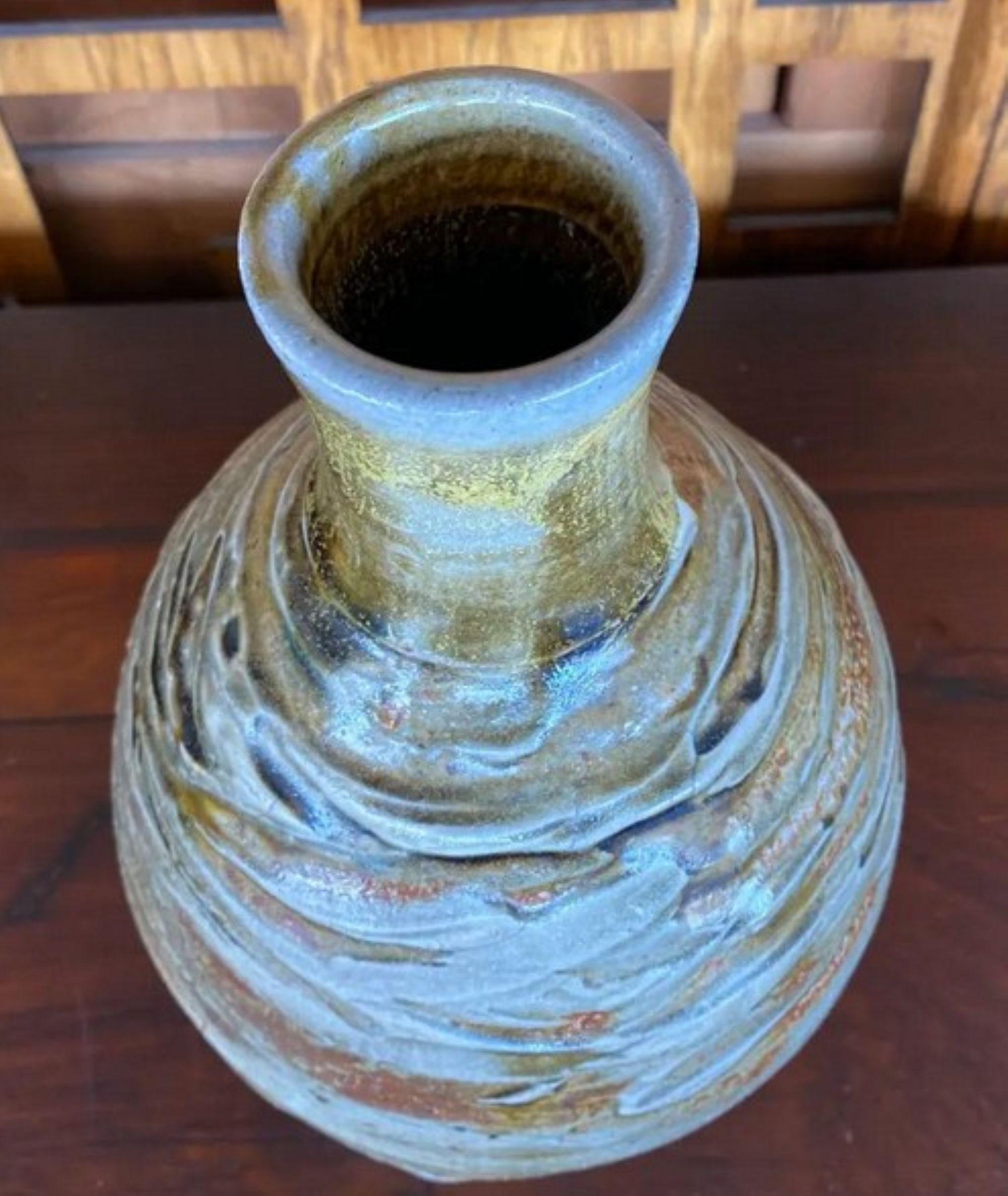 1960's Vintage Folk Art Studio Pottery Bud Vase (Mitte des 20. Jahrhunderts) im Angebot