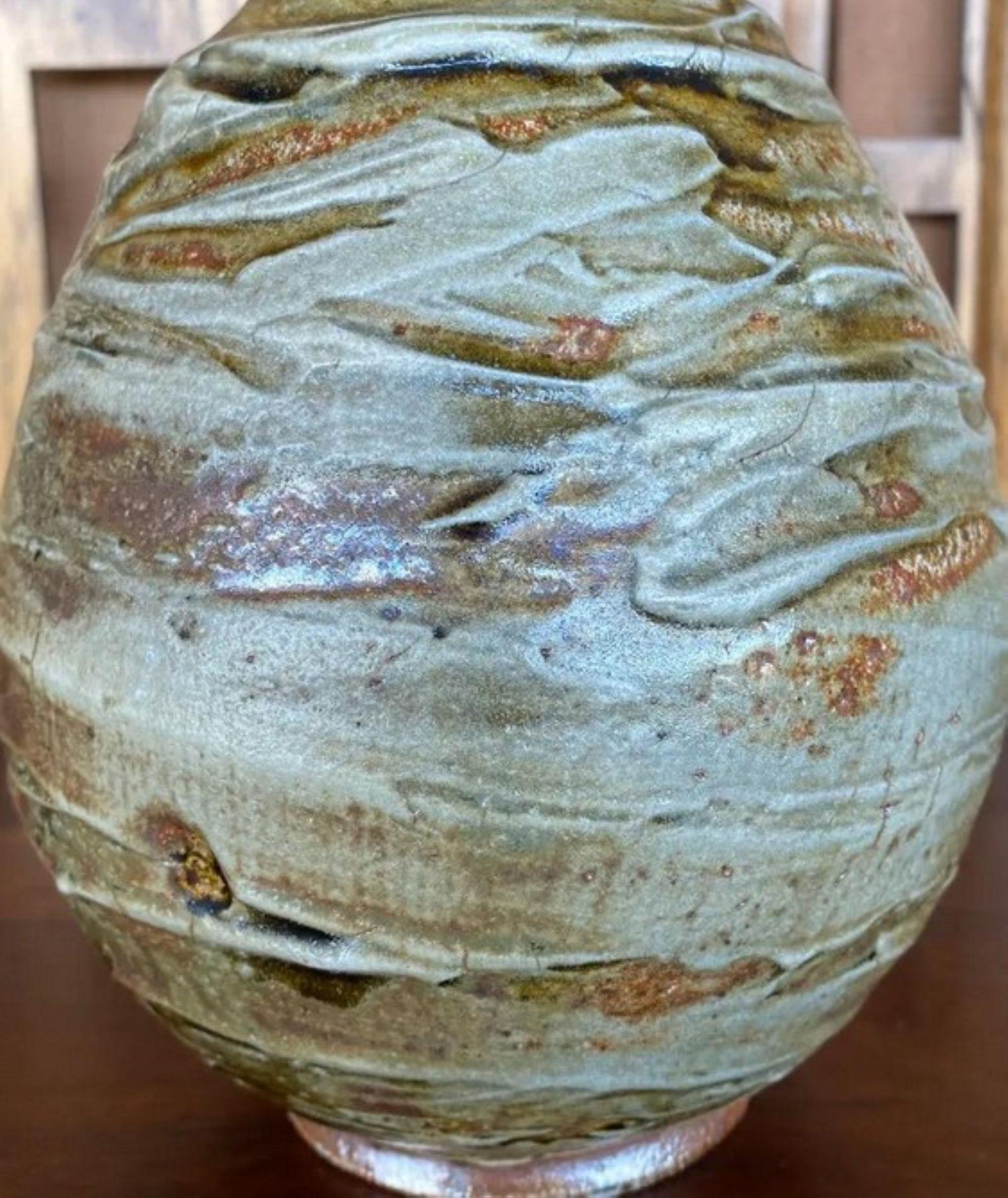 1960's Vintage Folk Art Studio Pottery Bud Vase (Töpferwaren) im Angebot