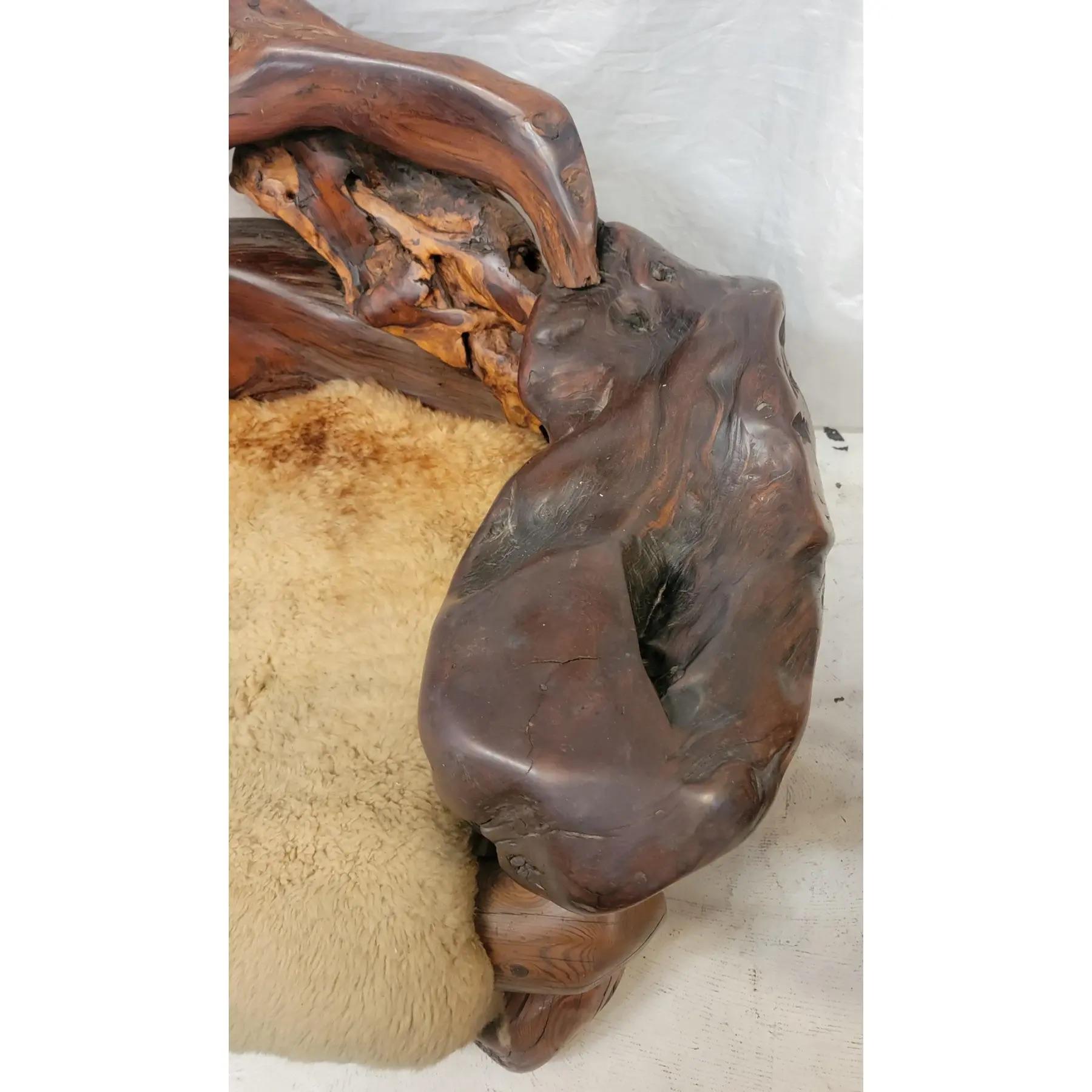 1960s Vintage Free Form Slab Redwood Settee Sheep Skin im Zustand „Gut“ im Angebot in Pasadena, CA