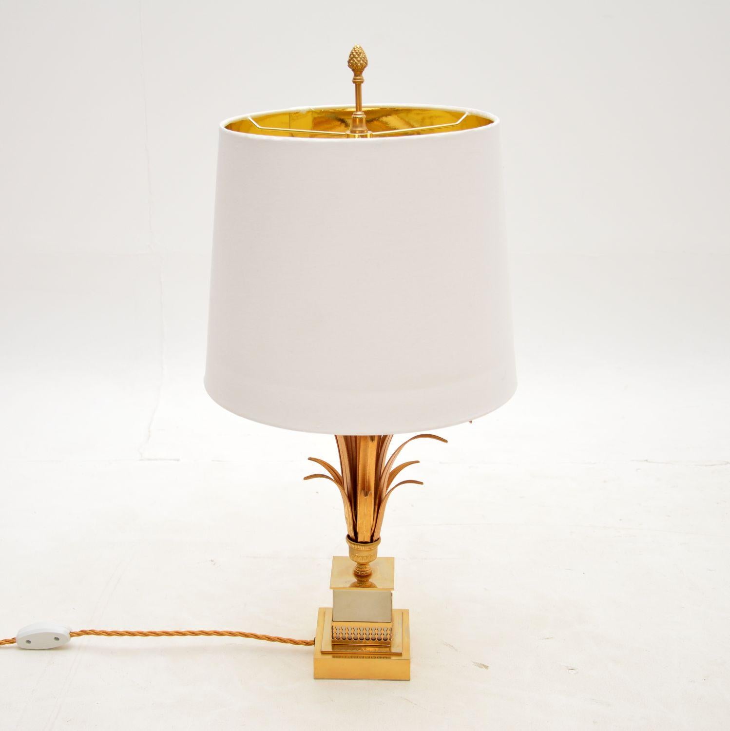 A beautiful original vintage brass table lamp, made in France around the 1960s.

This is of amazing quality and has an absolutely gorgeous design. It is finished in brass and chrome, with an urn shaped base, splayed reeds leaves and an acorn