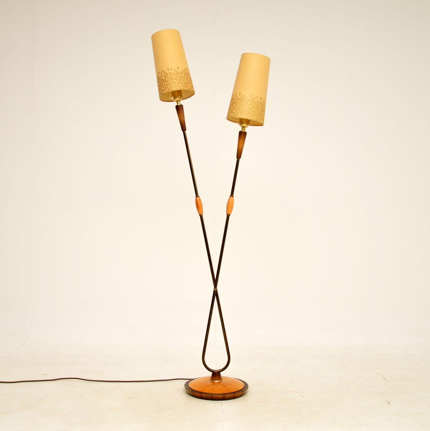 A stylish and extremely well made vintage double headed floor lamp. This was made in France, it dates from around the 1960s.

The quality is exceptional, this is beautifully made from solid brass with a walnut base and accents. The brass has