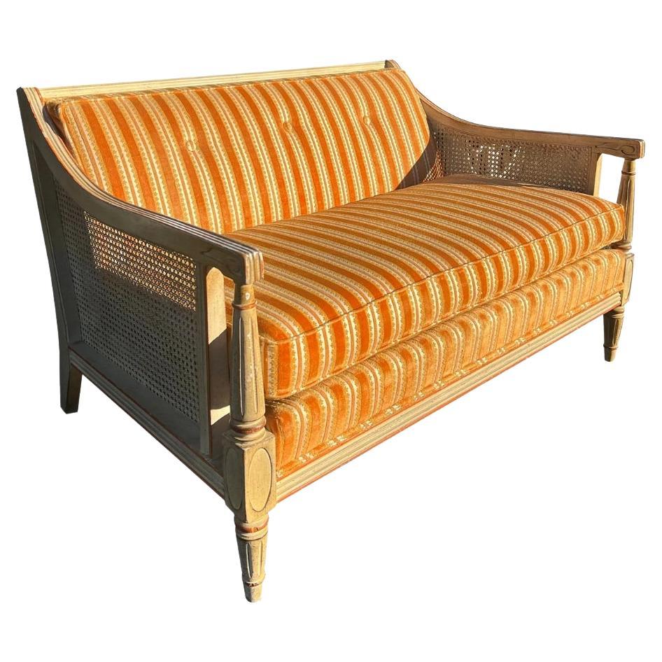 1960er Jahre Vintage French Provincial Settee Sofa in Rohr und Holz
