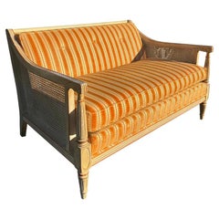 1960er Jahre Vintage French Provincial Settee Sofa in Rohr und Holz