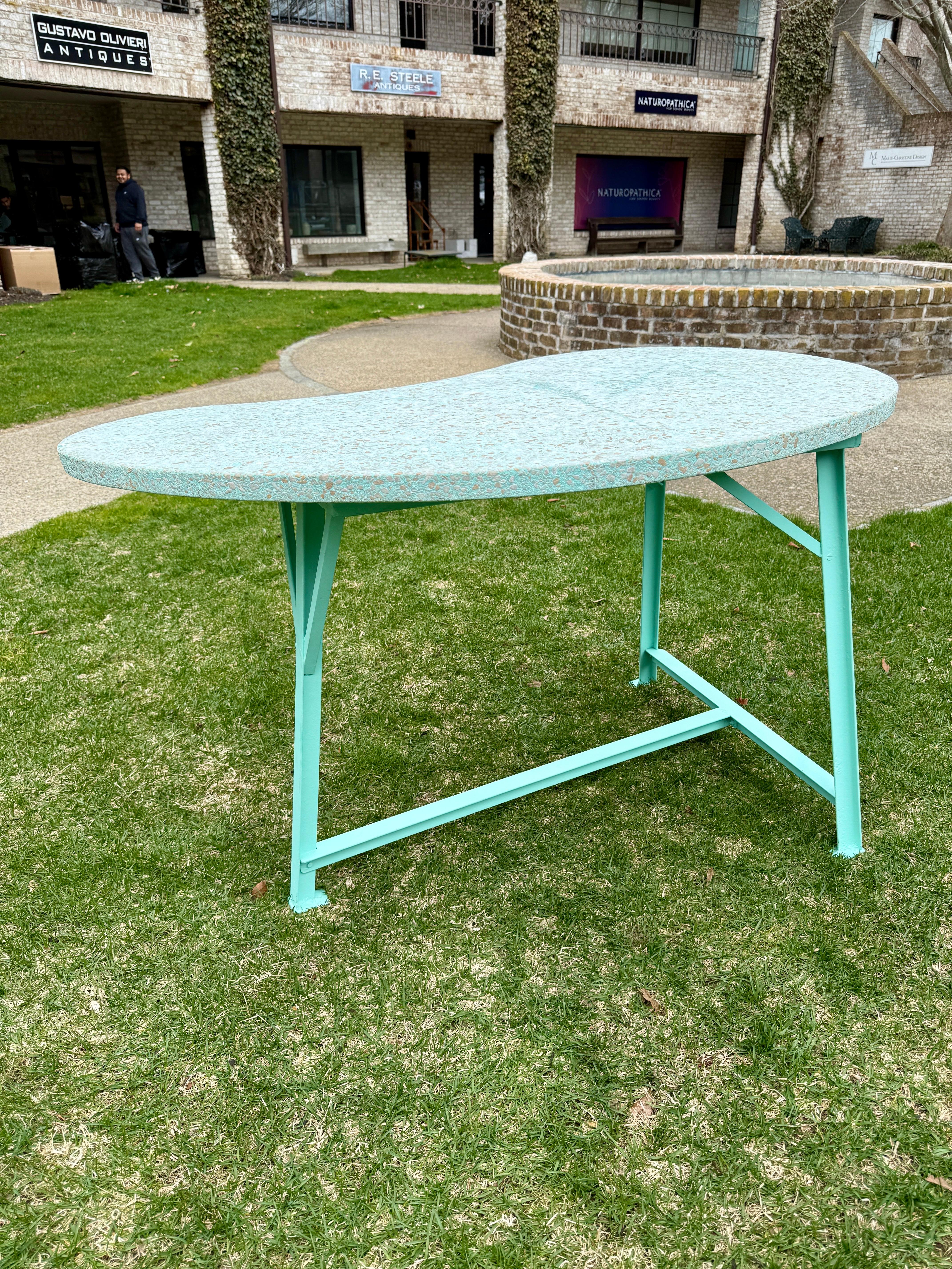 Table biomorphe française à plateau en terrazzo des années 1960 en vente 3