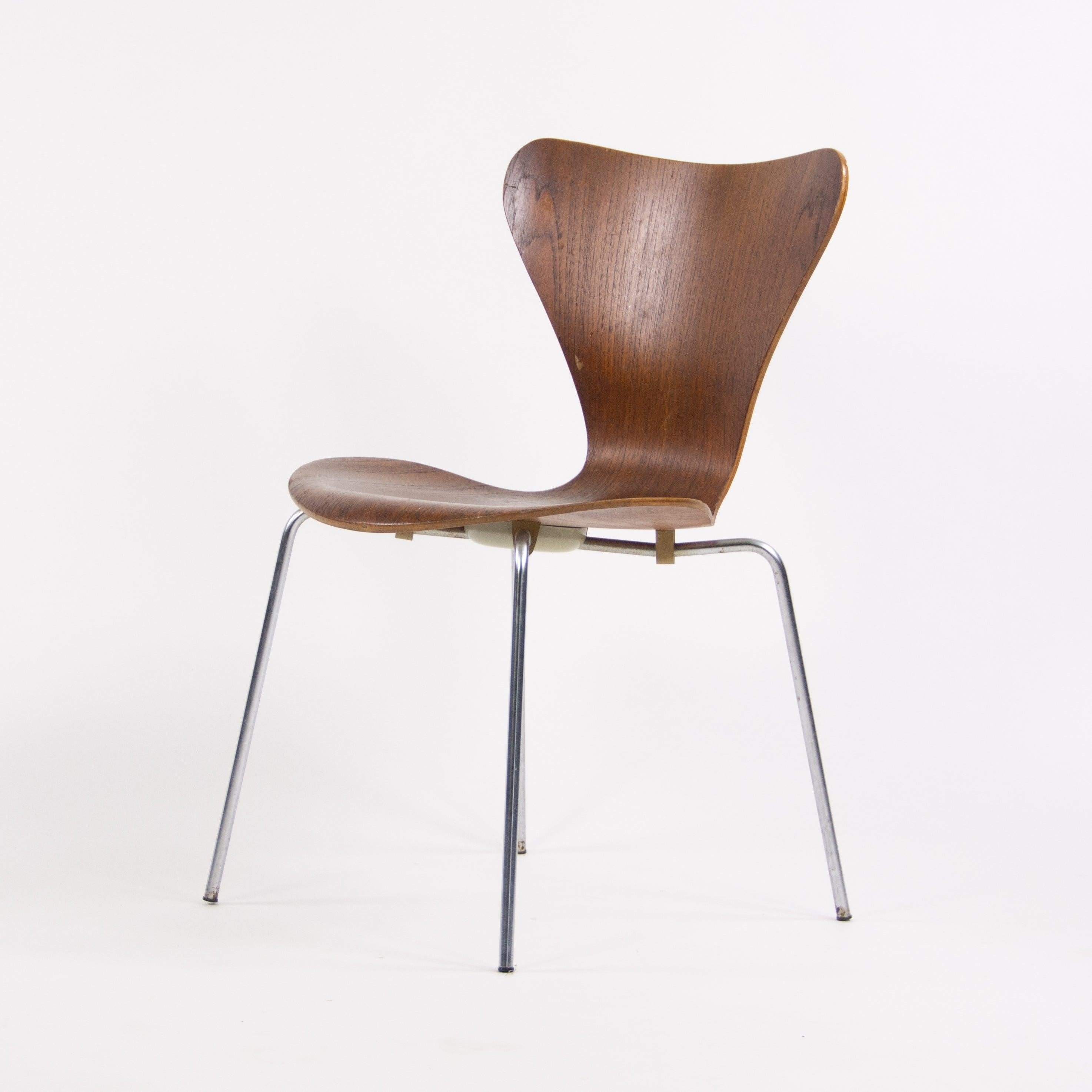 1960er Jahre Vintage Fritz Hansen Satz von 4 Esszimmerstühlen aus Teakholz Arne Jacobsen Serie 7 Esszimmerstühle (Moderne) im Angebot