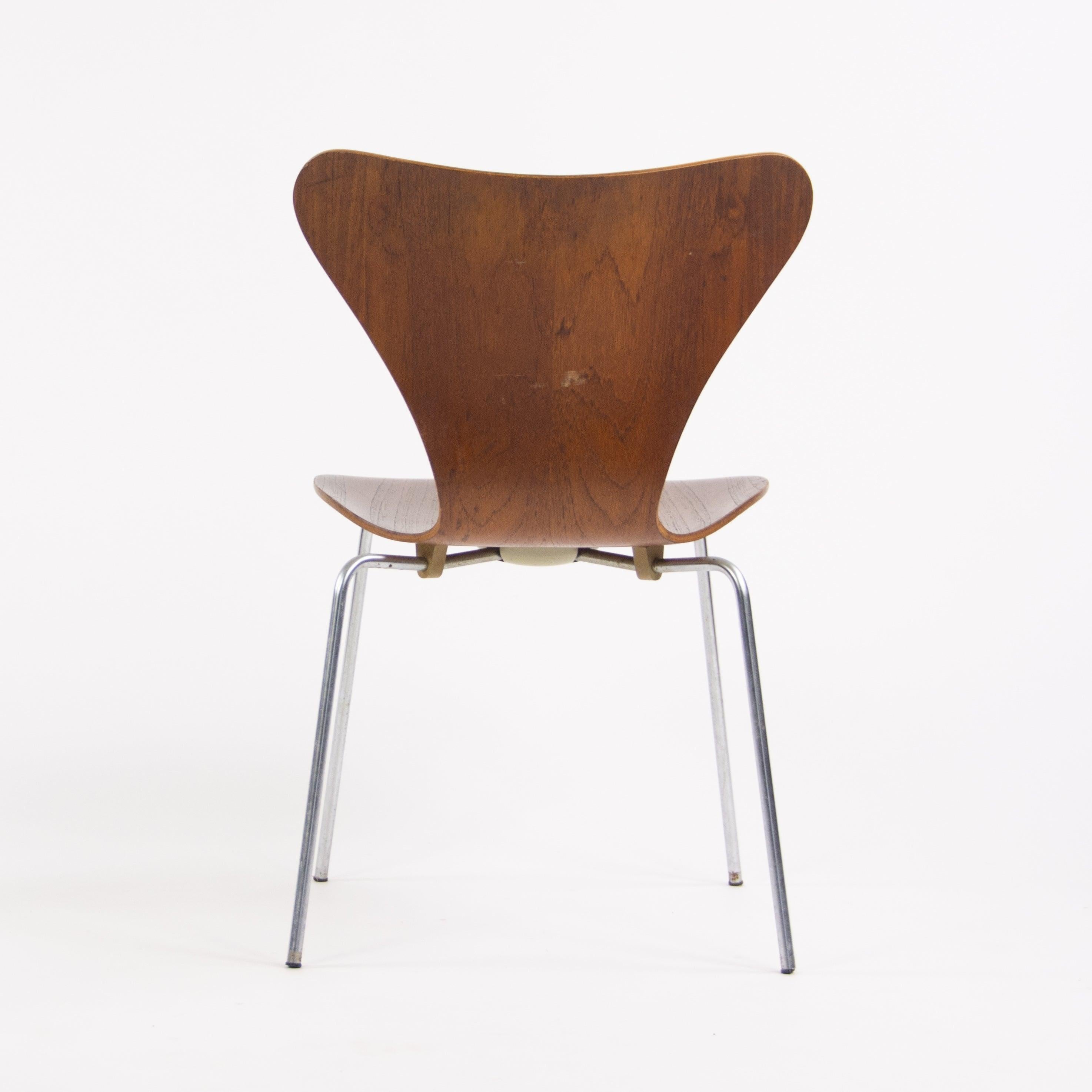 1960er Jahre Vintage Fritz Hansen Satz von 4 Esszimmerstühlen aus Teakholz Arne Jacobsen Serie 7 Esszimmerstühle (Mitte des 20. Jahrhunderts) im Angebot