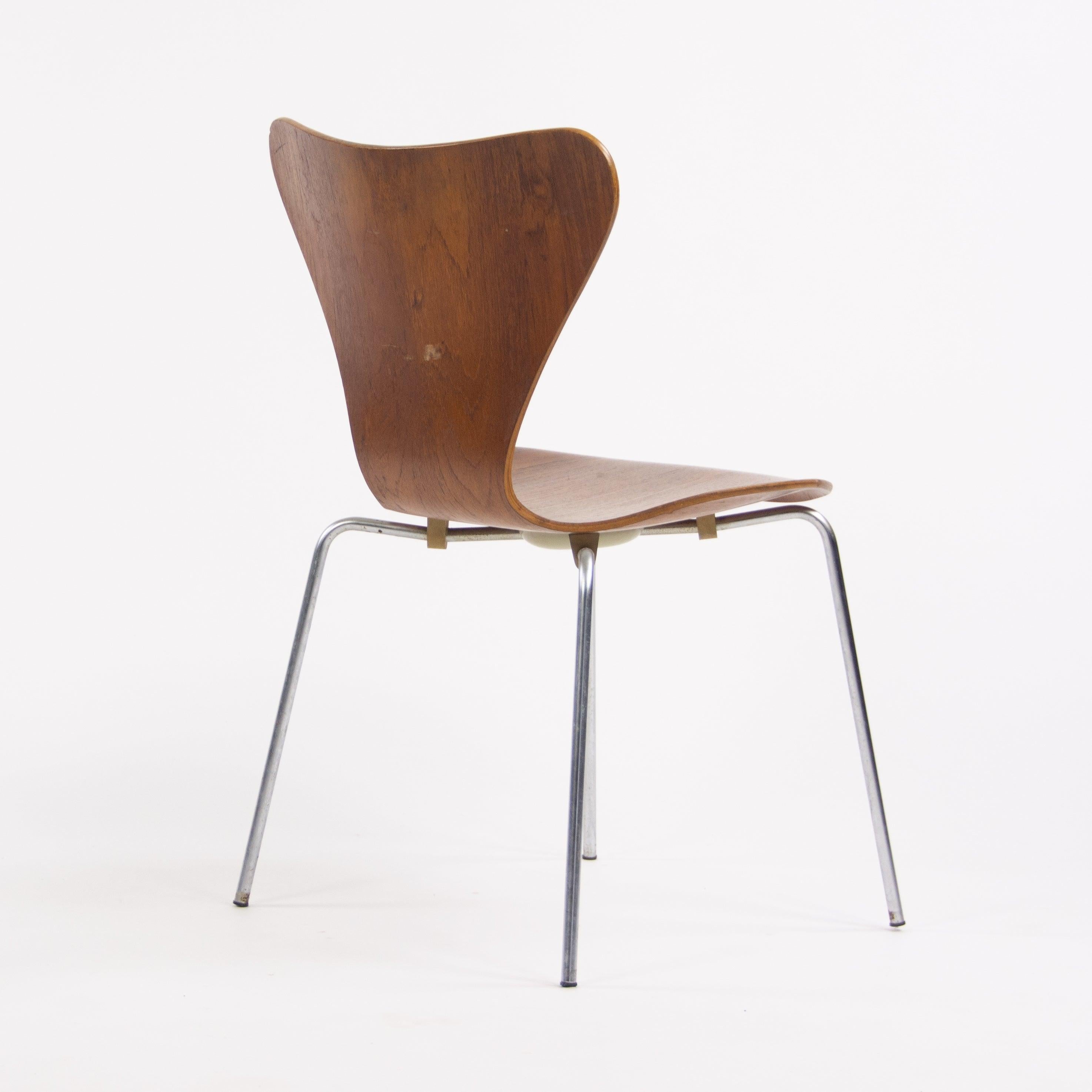 1960er Jahre Vintage Fritz Hansen Satz von 4 Esszimmerstühlen aus Teakholz Arne Jacobsen Serie 7 Esszimmerstühle (Sperrholz) im Angebot