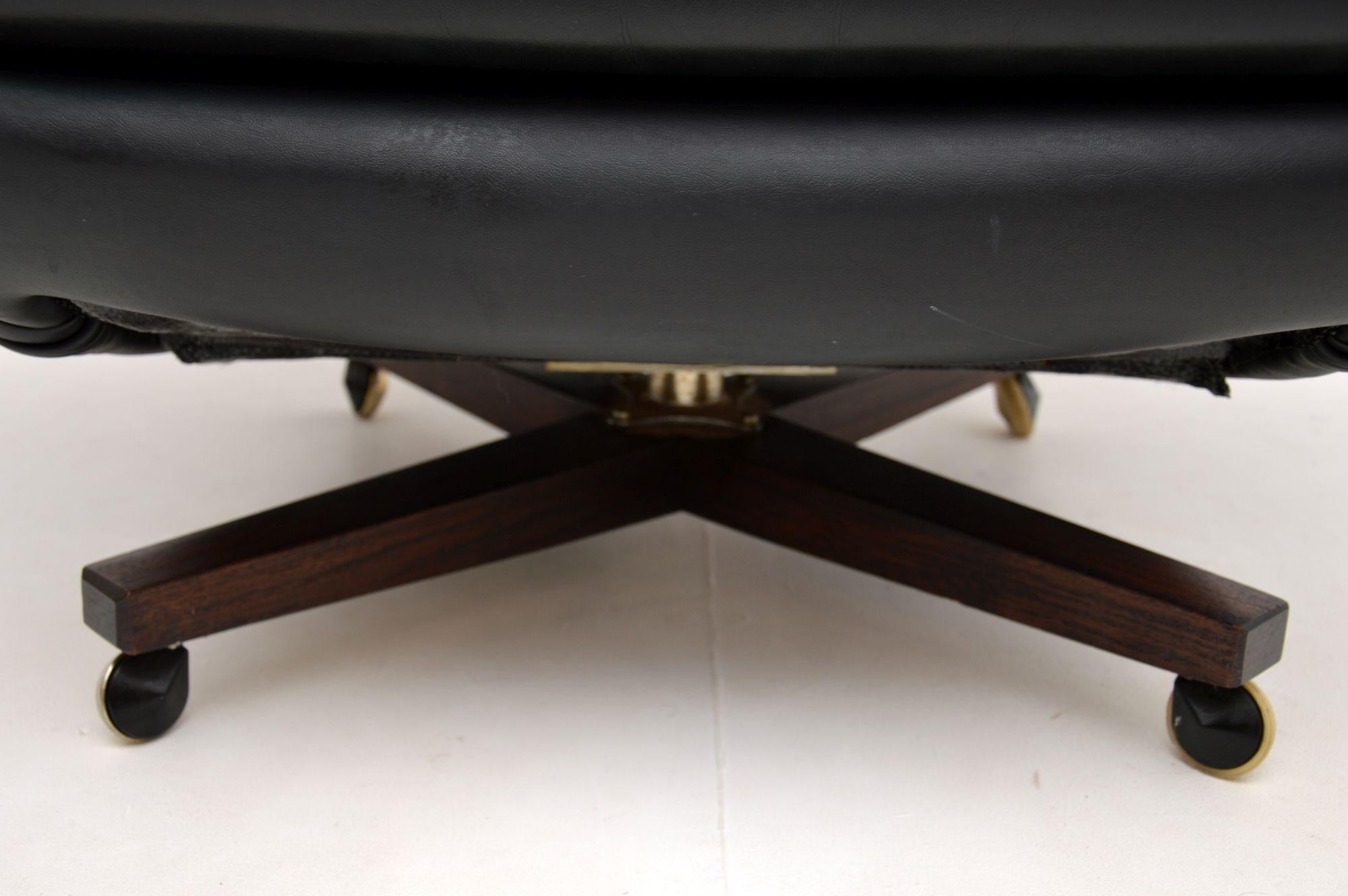 1960's Vintage G Plan Swivel Armchair In Good Condition In London, GB