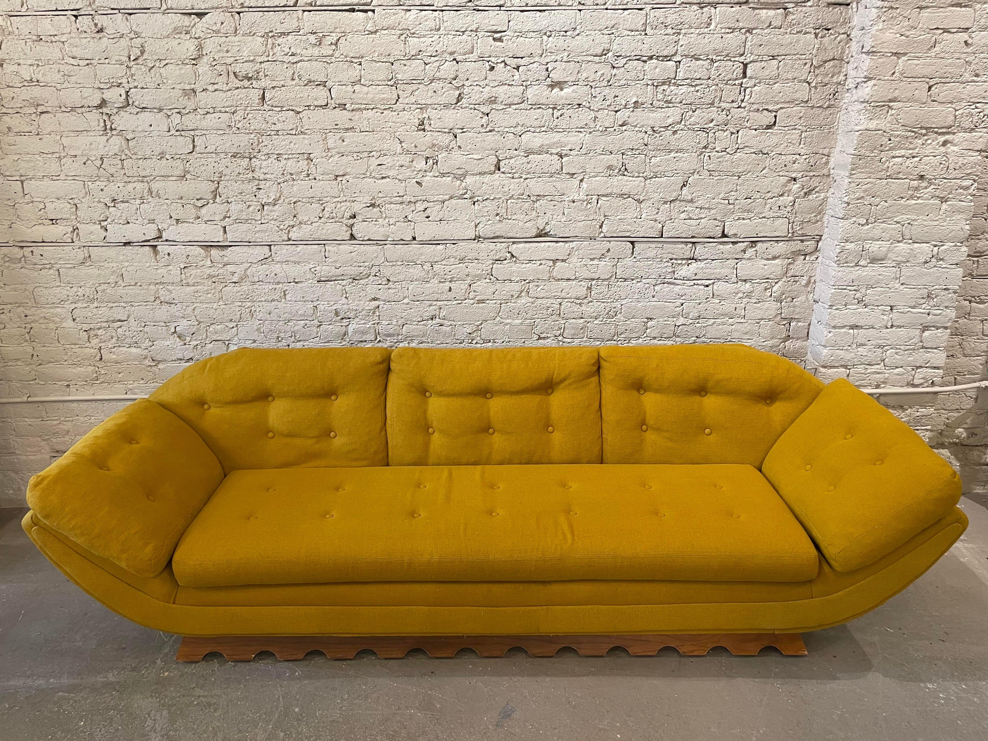 1960s Vintage Gondola Sofa in the Manner of Adrian Pearsall with Scalloped Base In Good Condition For Sale In Chicago, IL
