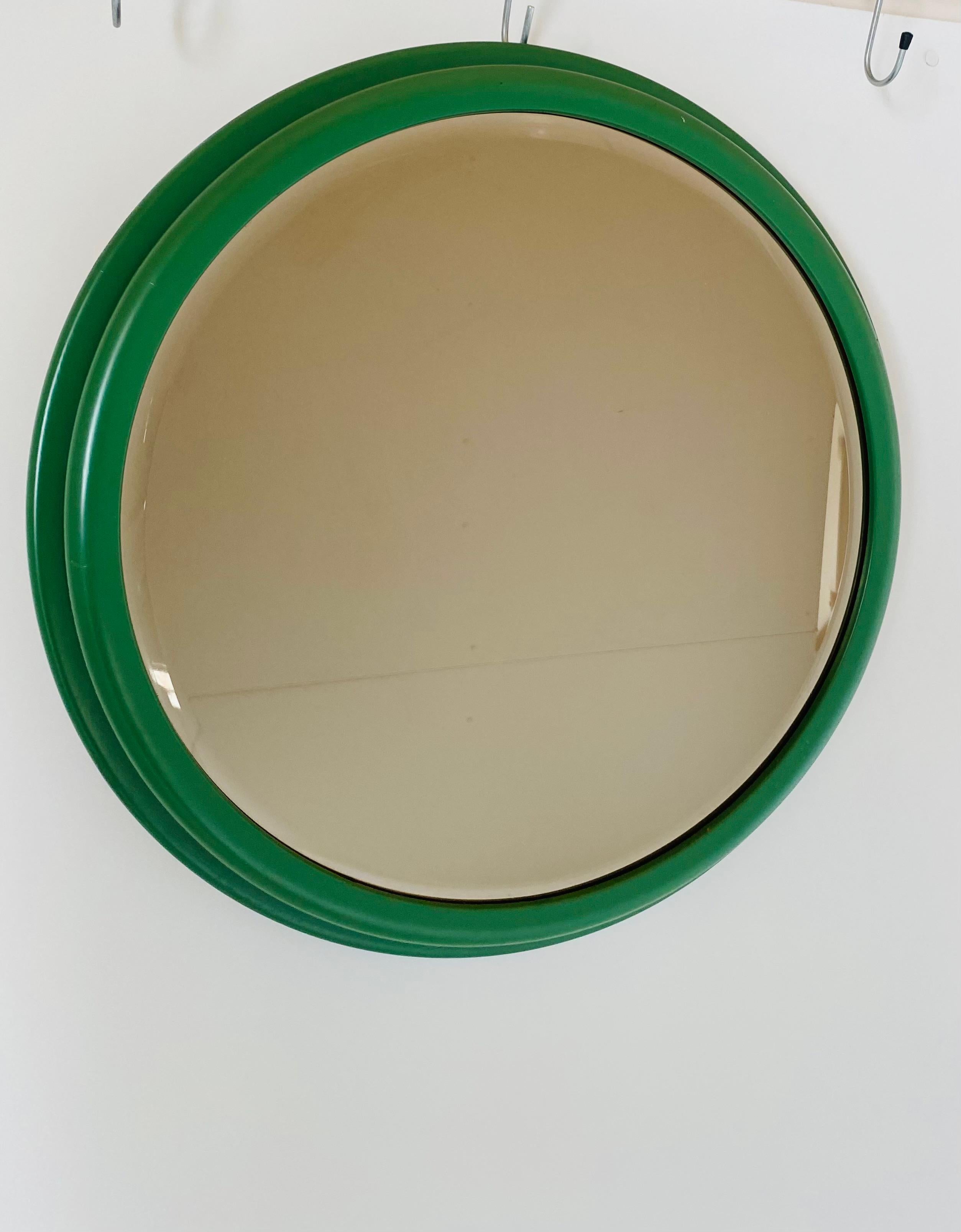Vintage Green Round Wall Mirror, Italy 1960s.
A 1960s round wall mirror with fine wood frame and cut glass. Produced in Italy. 
In very good conditions with only few signs of time. 

Size(cm): 65 cm diametre.

Please visit our profile page to check