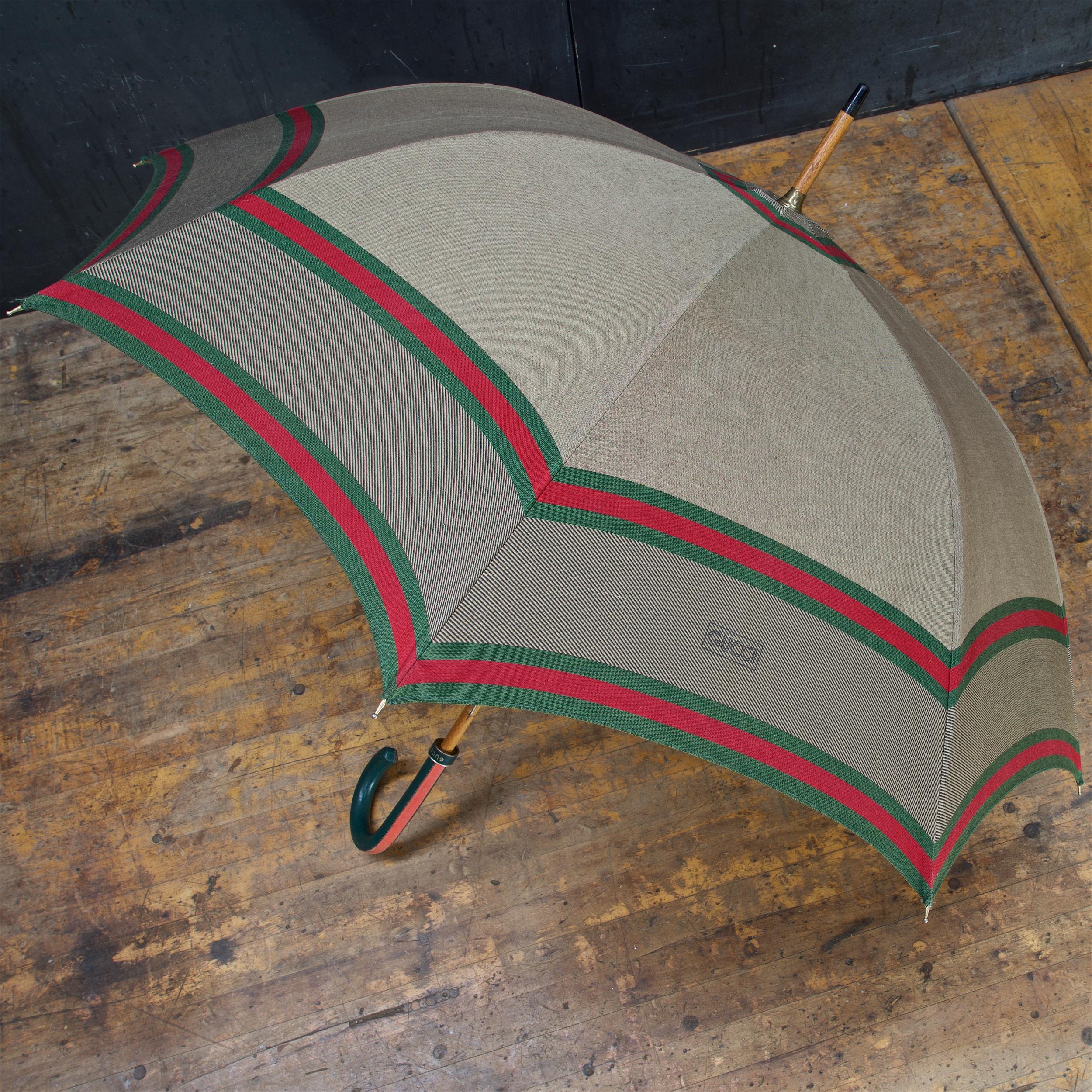 Gucci Red GG Monogram Folding Umbrella Wooden Handle Authentic Vintage