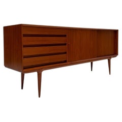 Vintage-Sideboard von Gunni Omann, Modell 18, dänisches Design aus den 1960er Jahren, aus Teakholz