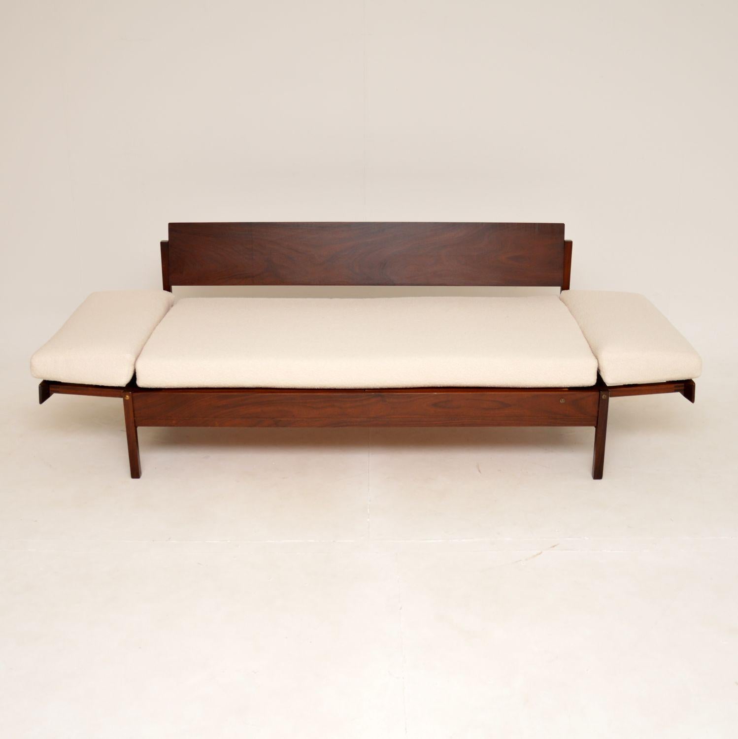 1960's Vintage Guy Rogers Gambit Sofa Bed In Good Condition In London, GB