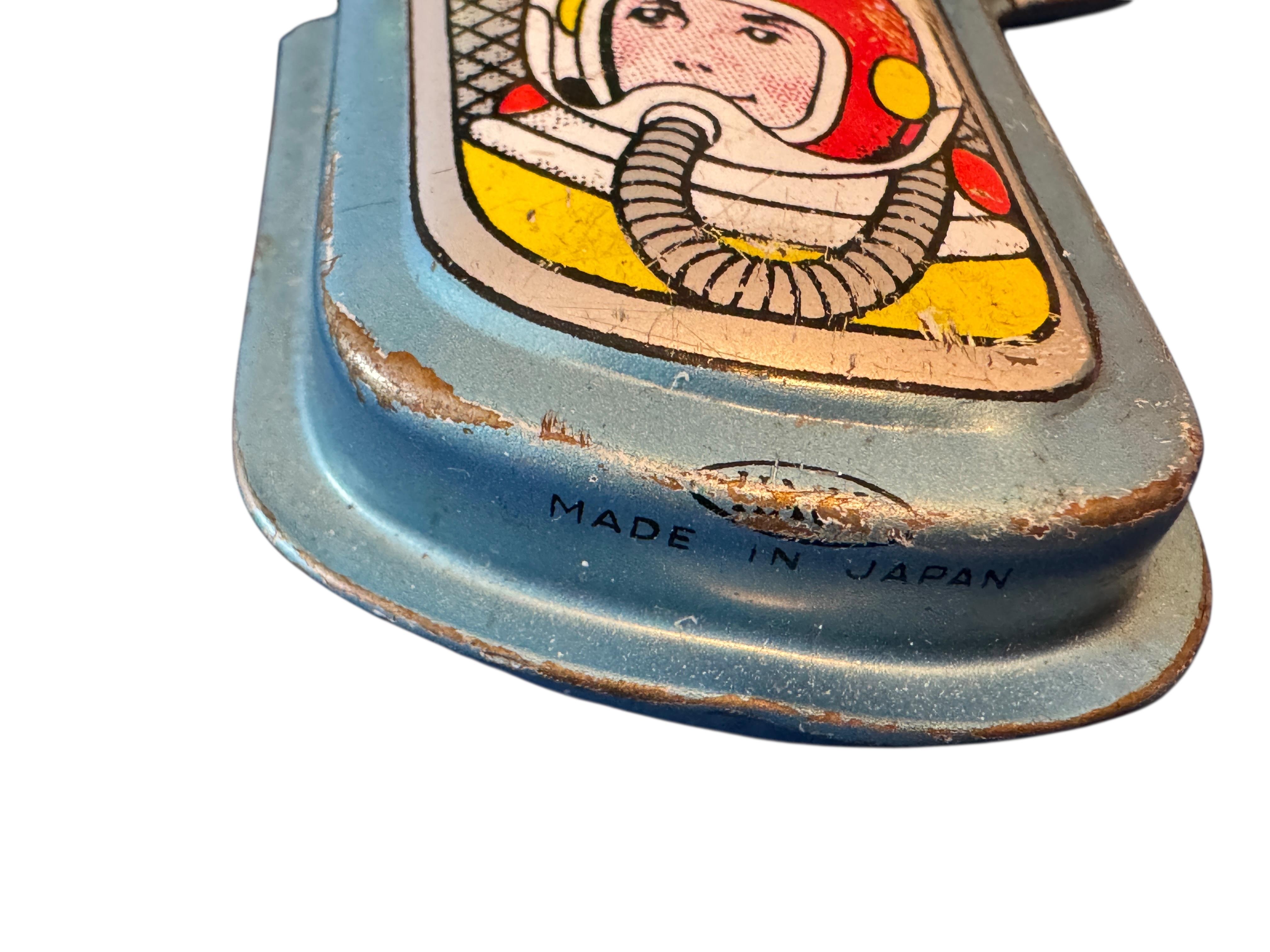 1960s Vintage Haji Japanese Tin Toy Friction Litho Astronaut Rocket Space Gun In Good Condition In Nuernberg, DE