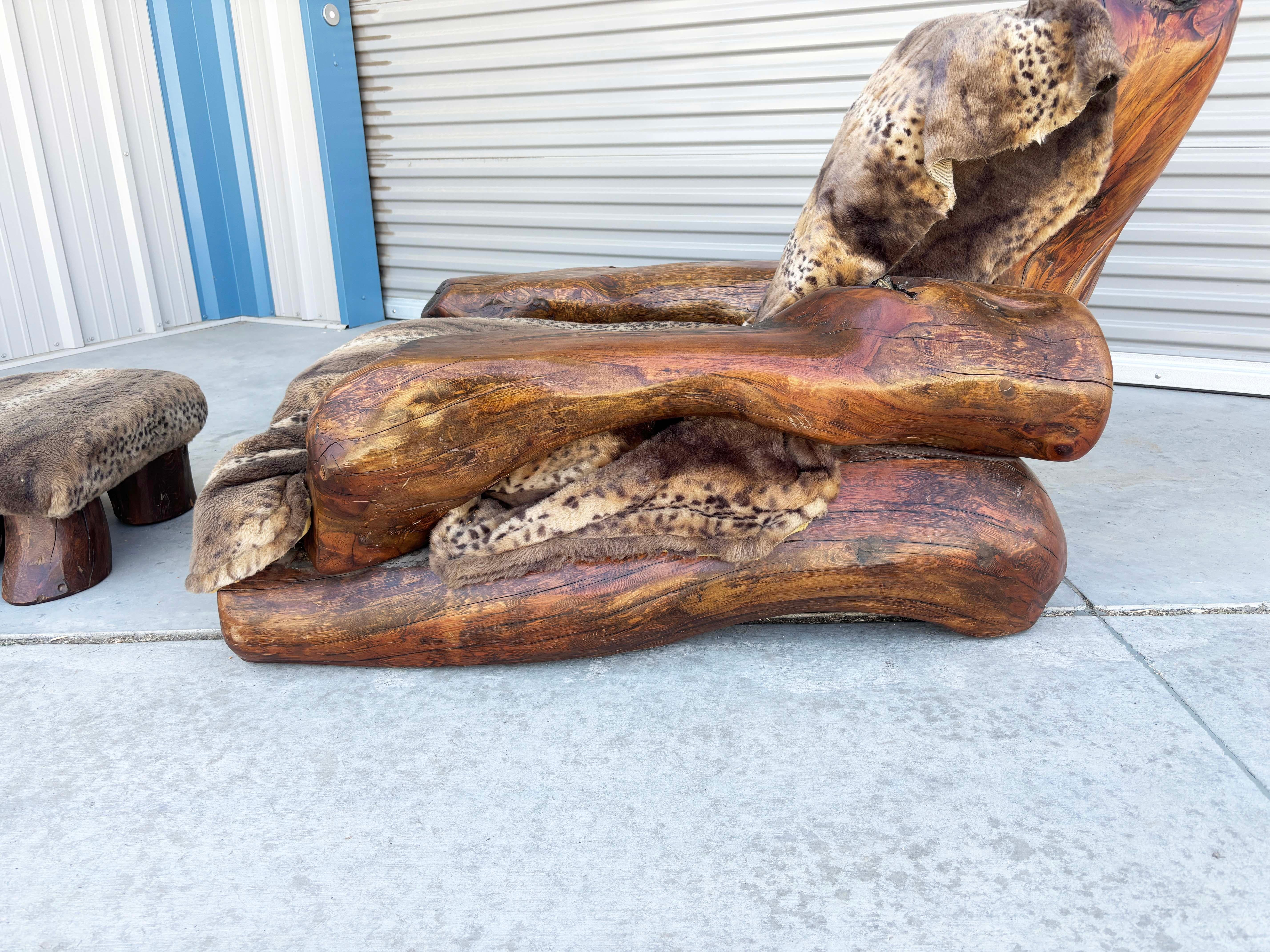 1960er Jahre Vintage Handcrafted Burl Redwood Stuhl und Ottoman im Angebot 1