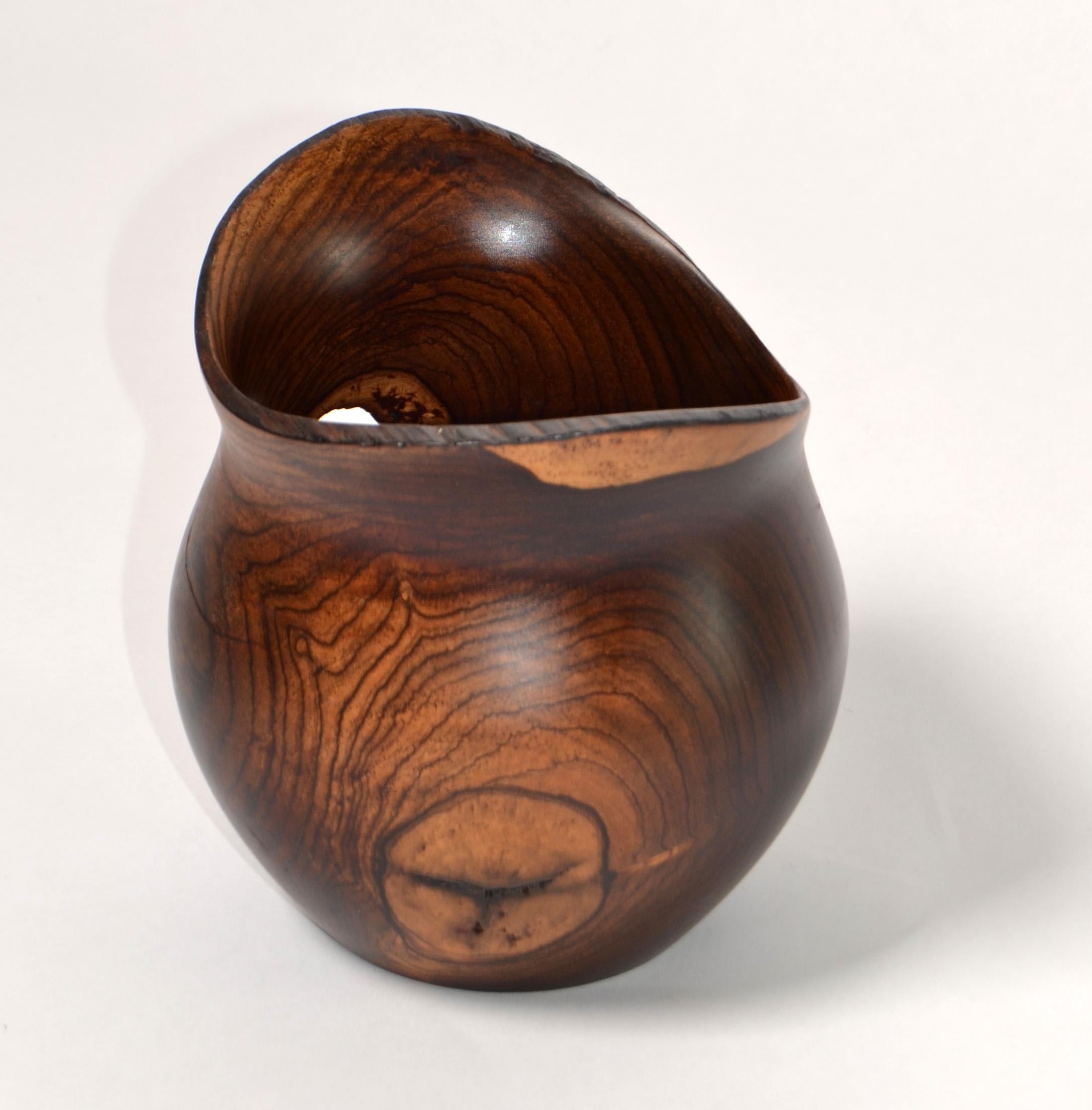 1960s Vintage Handcrafted Cockhill Crafts Style Sculptural Turned Yew Wood Vase  For Sale 4