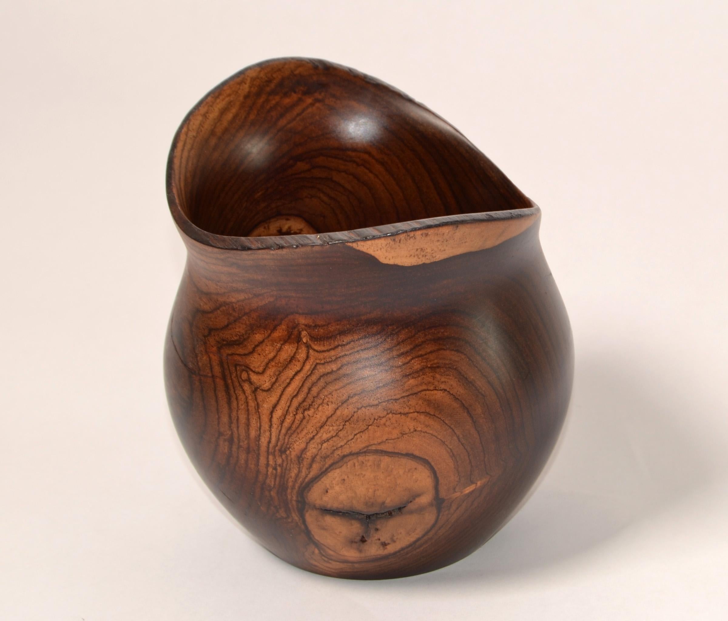 1960s Vintage Handcrafted Cockhill Crafts Style Sculptural Turned Yew Wood Vase  For Sale 3