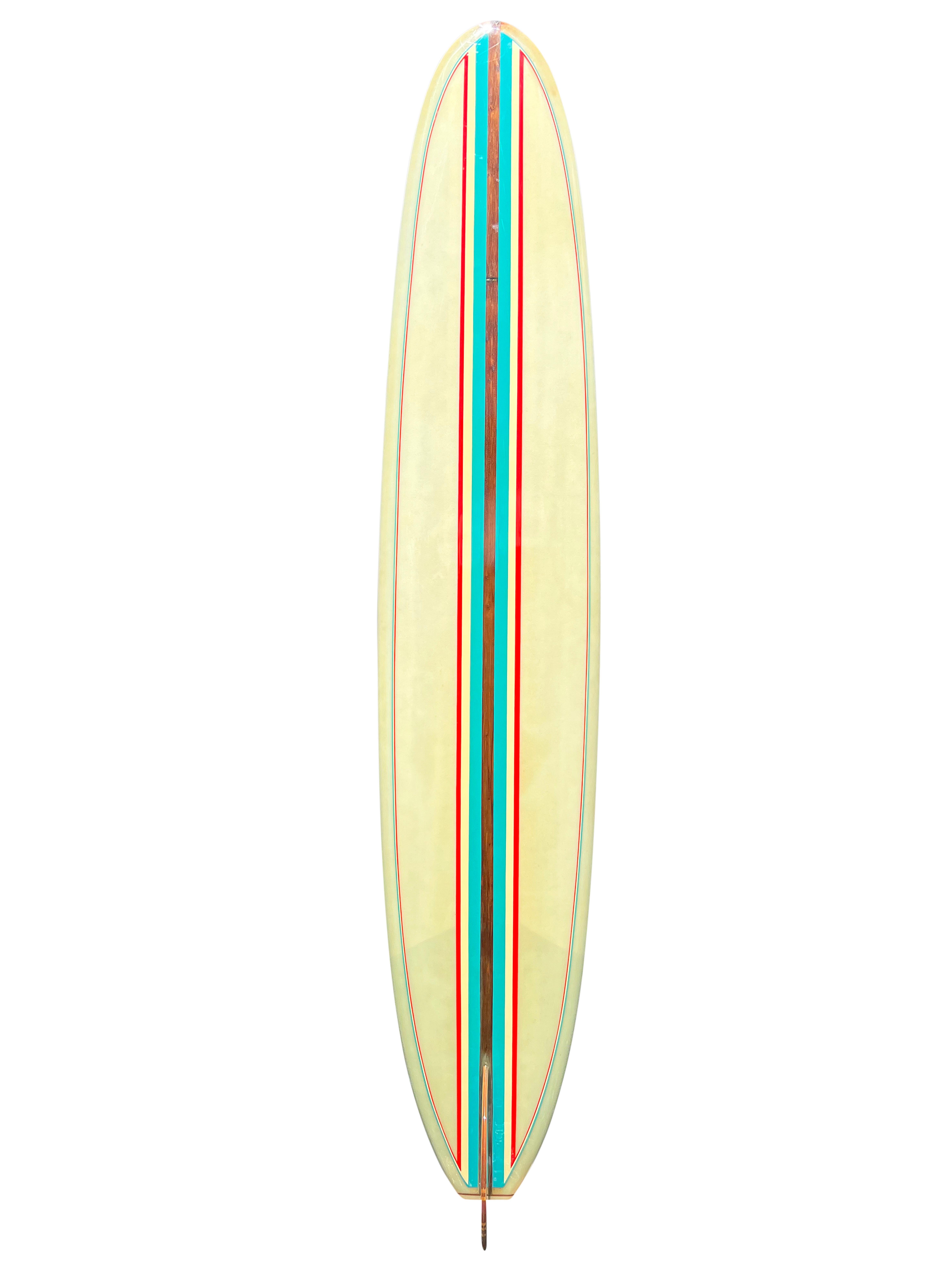 Vintage 1960er Hansen klassisches Longboard aus den frühen 1960er Jahren. Schönes Farbschema in Aquablau und Rot mit passenden Nadelstreifen. Unglaubliche 21 Stück Rotholz/Balsaholz mit klarem Glasperlenhalo. Ein bemerkenswertes Beispiel für ein