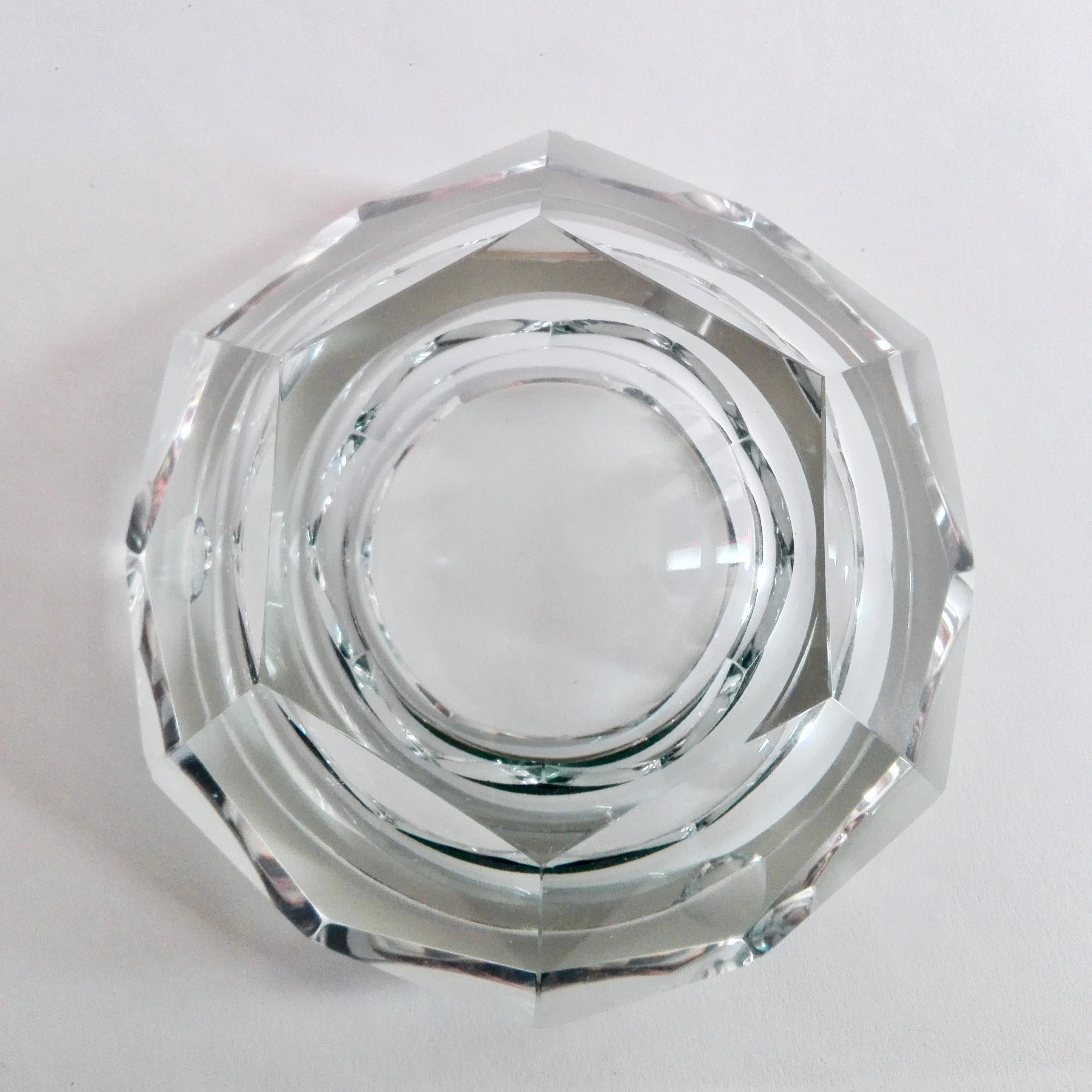 Faceted 1960s vintage hexagonal ashtray/pocket emptier in faceted cut crystal.