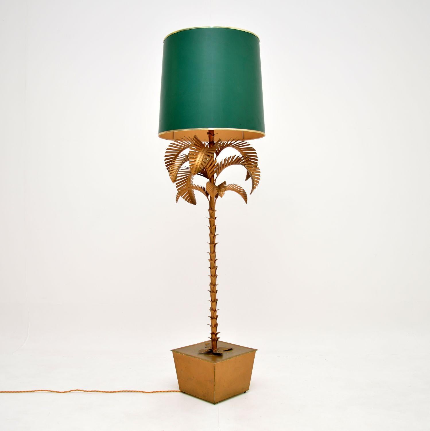 A stunning 1960’s vintage Hollywood Regency palm tree floor lamp, which was probably made in France.

It is beautifully made from metal that has a gorgeous patinated gold finish. It is of lovely quality and is an impressive size.

The condition is