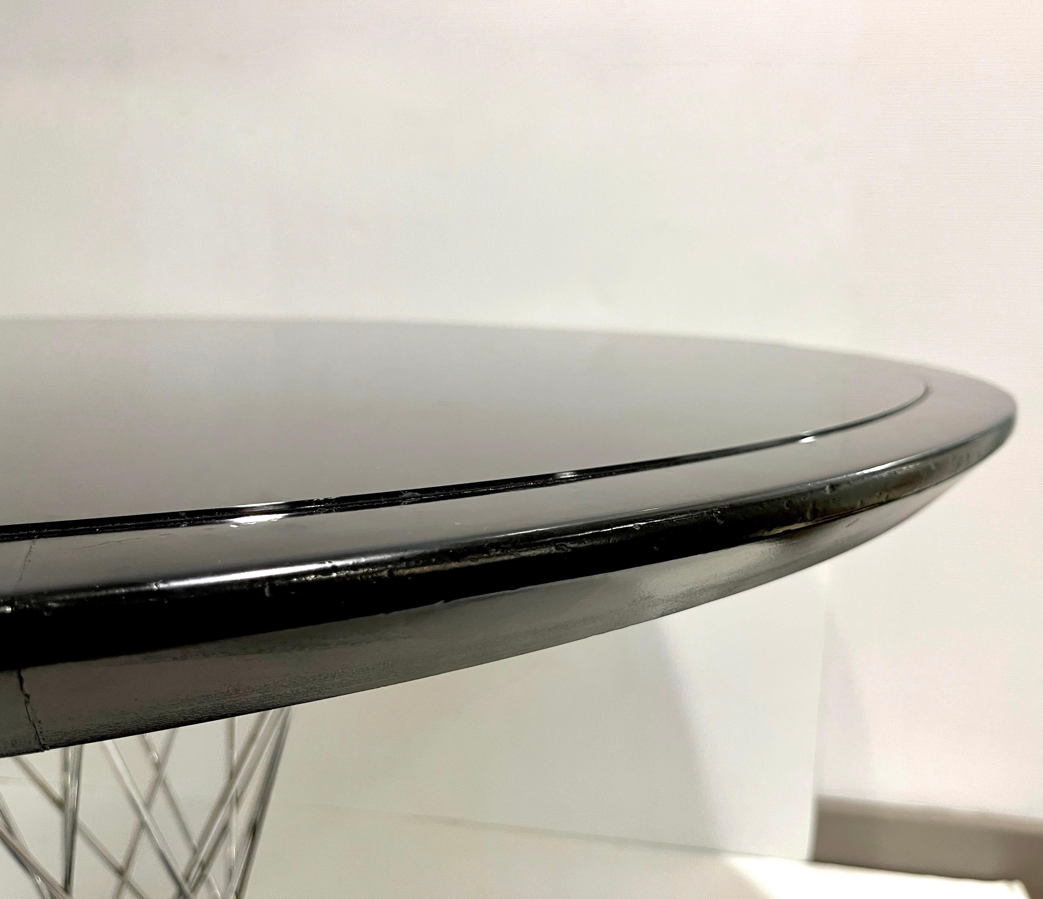 American 1960s Vintage Isamu Noguchi Black Laminated Round Dining / Entry Table for Knoll