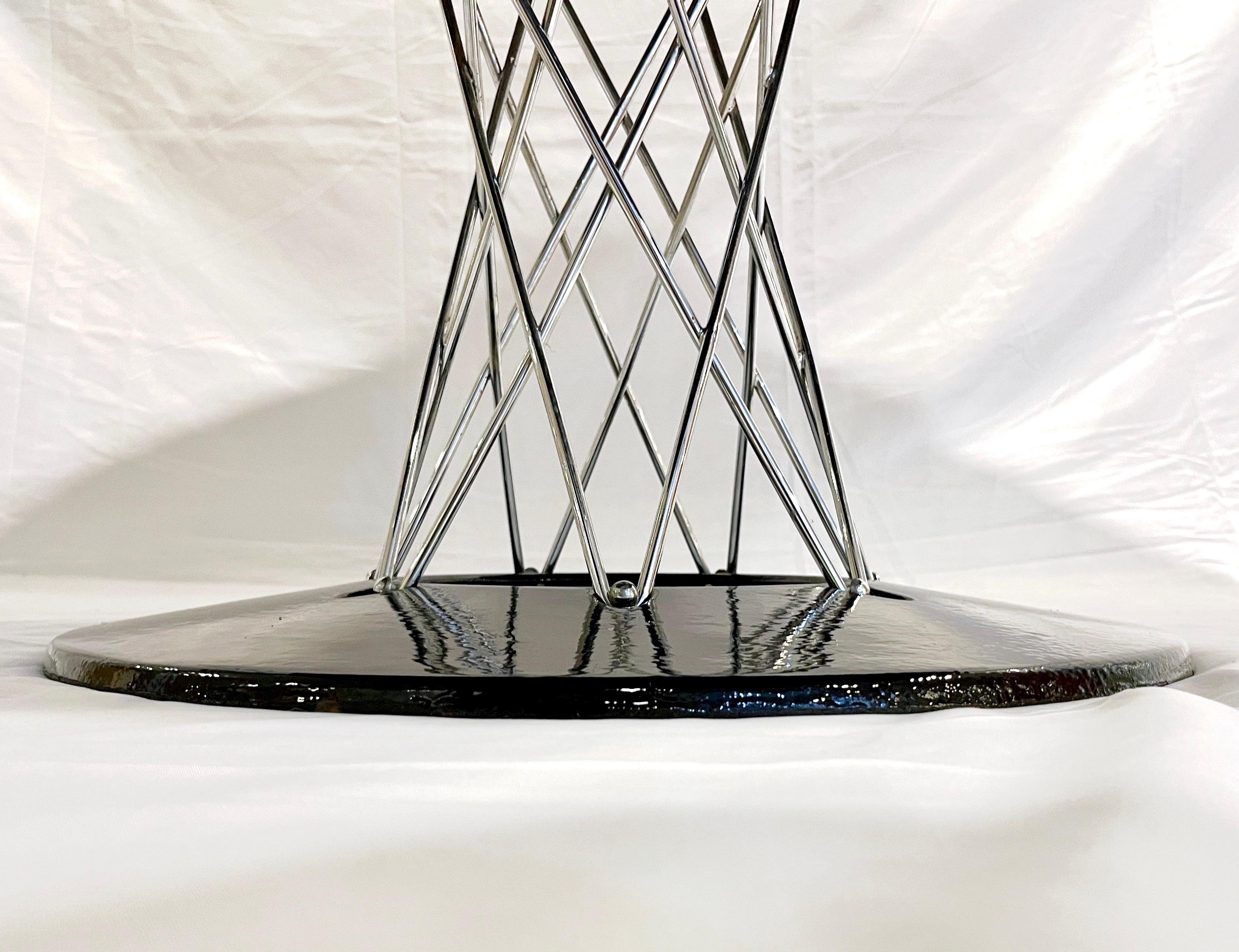 1960s Vintage Isamu Noguchi Black Laminated Round Dining / Entry Table for Knoll In Good Condition In New York, NY