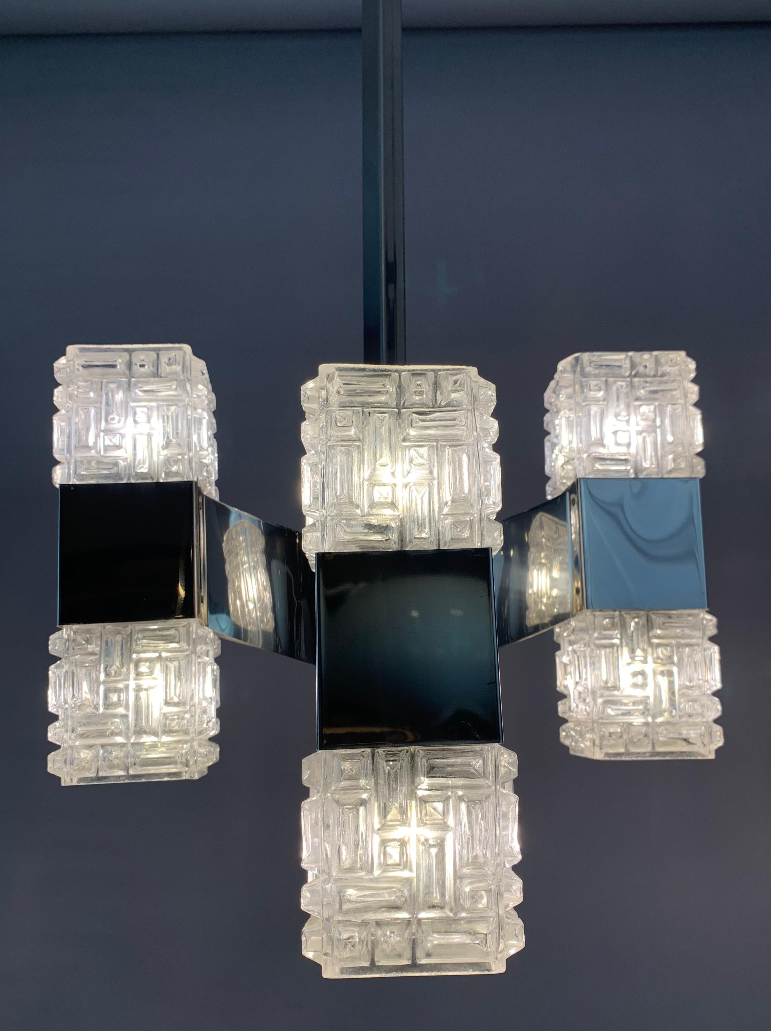 1960s Vintage Italian Gaetano Sciolari Polished Chrome and Glass Pendant Light In Good Condition In London, GB