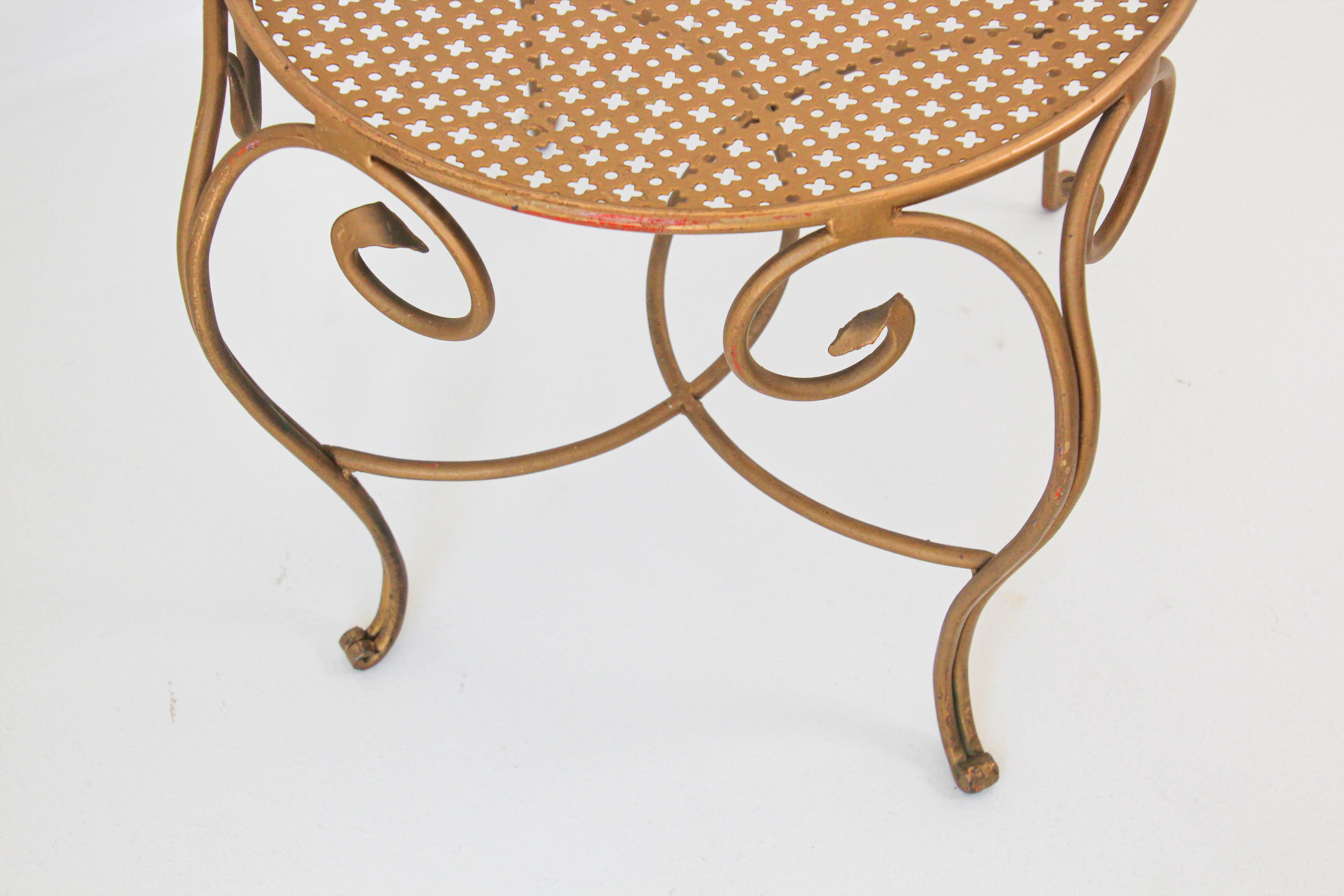 Hollywood Regency Vintage Italian Gilt Iron Sculptural Chair In Good Condition For Sale In North Hollywood, CA