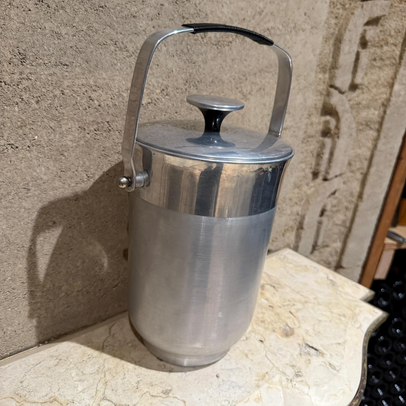 1960s Italian Vintage Tall Ice Bucket Wine Cooler In Good Condition For Sale In Chula Vista, CA